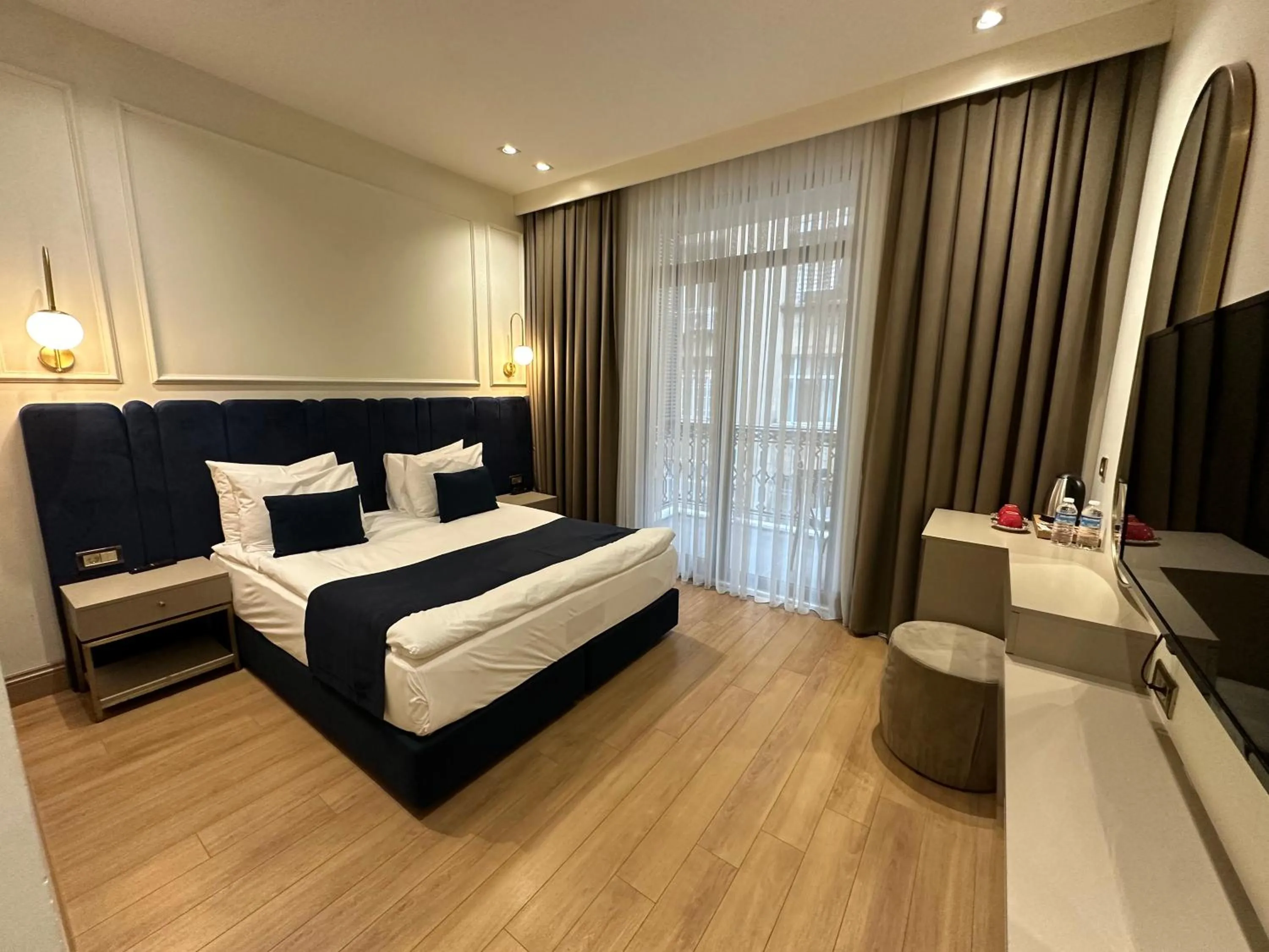 TV and multimedia, Bed in Taksim Bosphorus Hotel