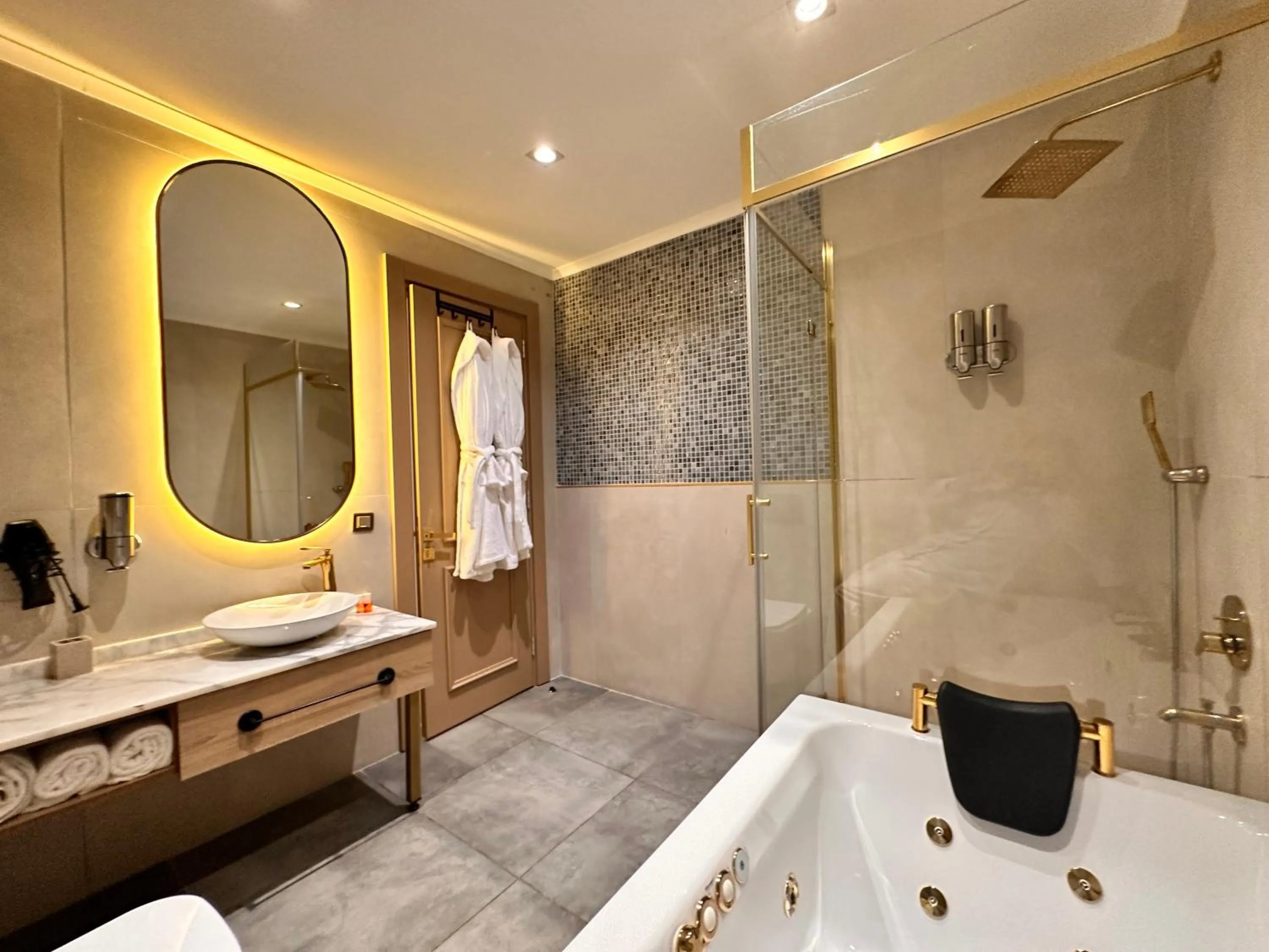 Shower in Taksim Bosphorus Hotel