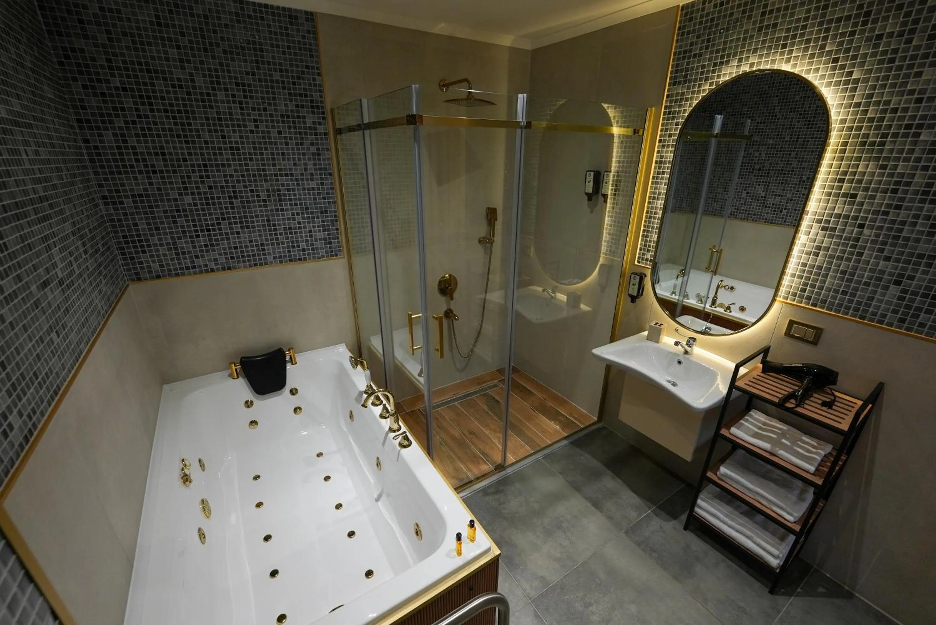 Shower in Taksim Bosphorus Hotel