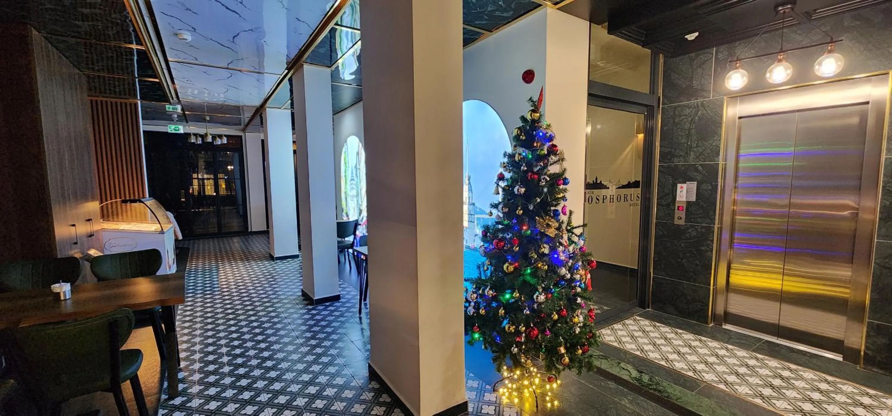 Communal lounge/ TV room in Taksim Bosphorus Hotel