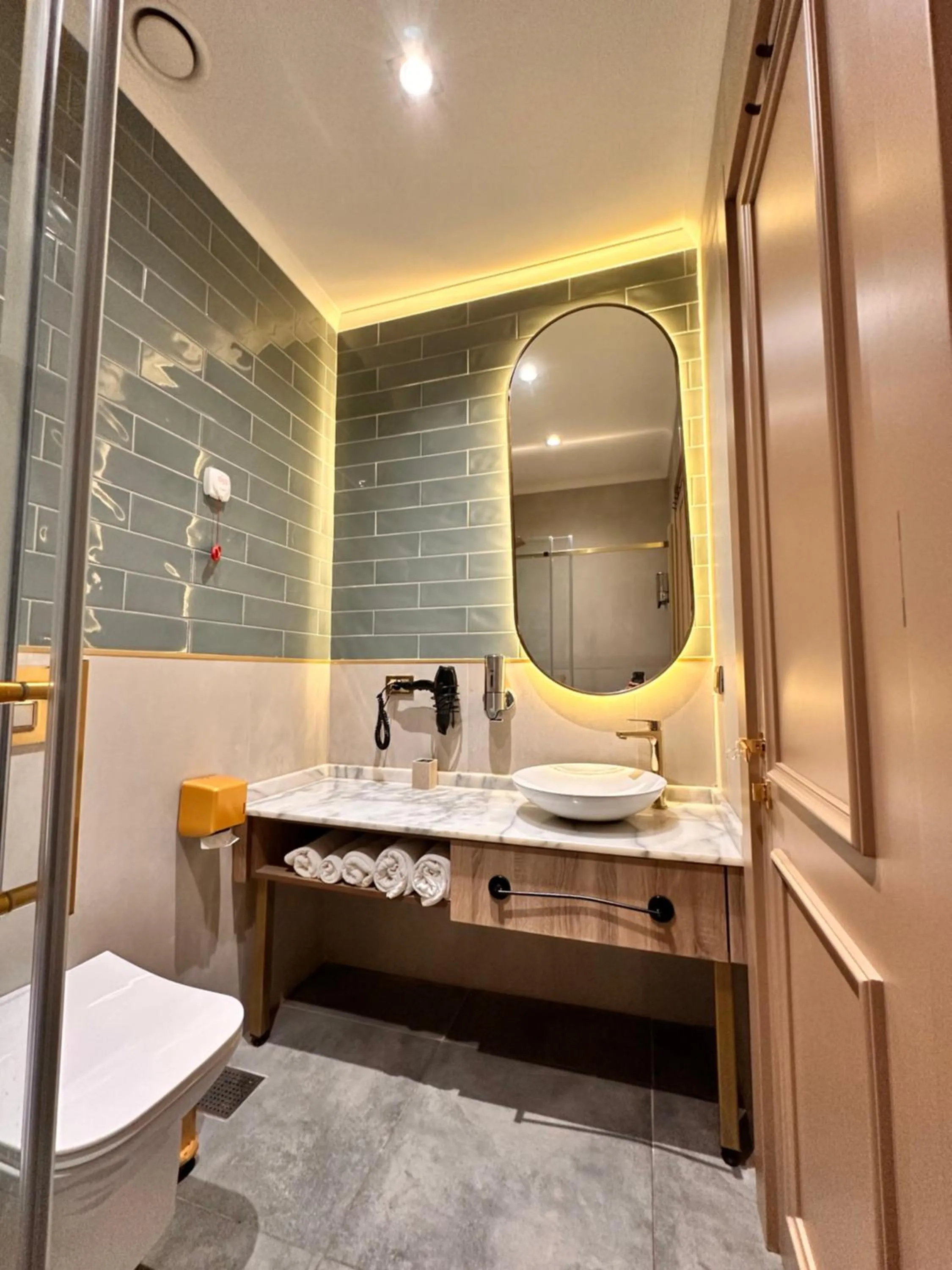 Shower in Taksim Bosphorus Hotel