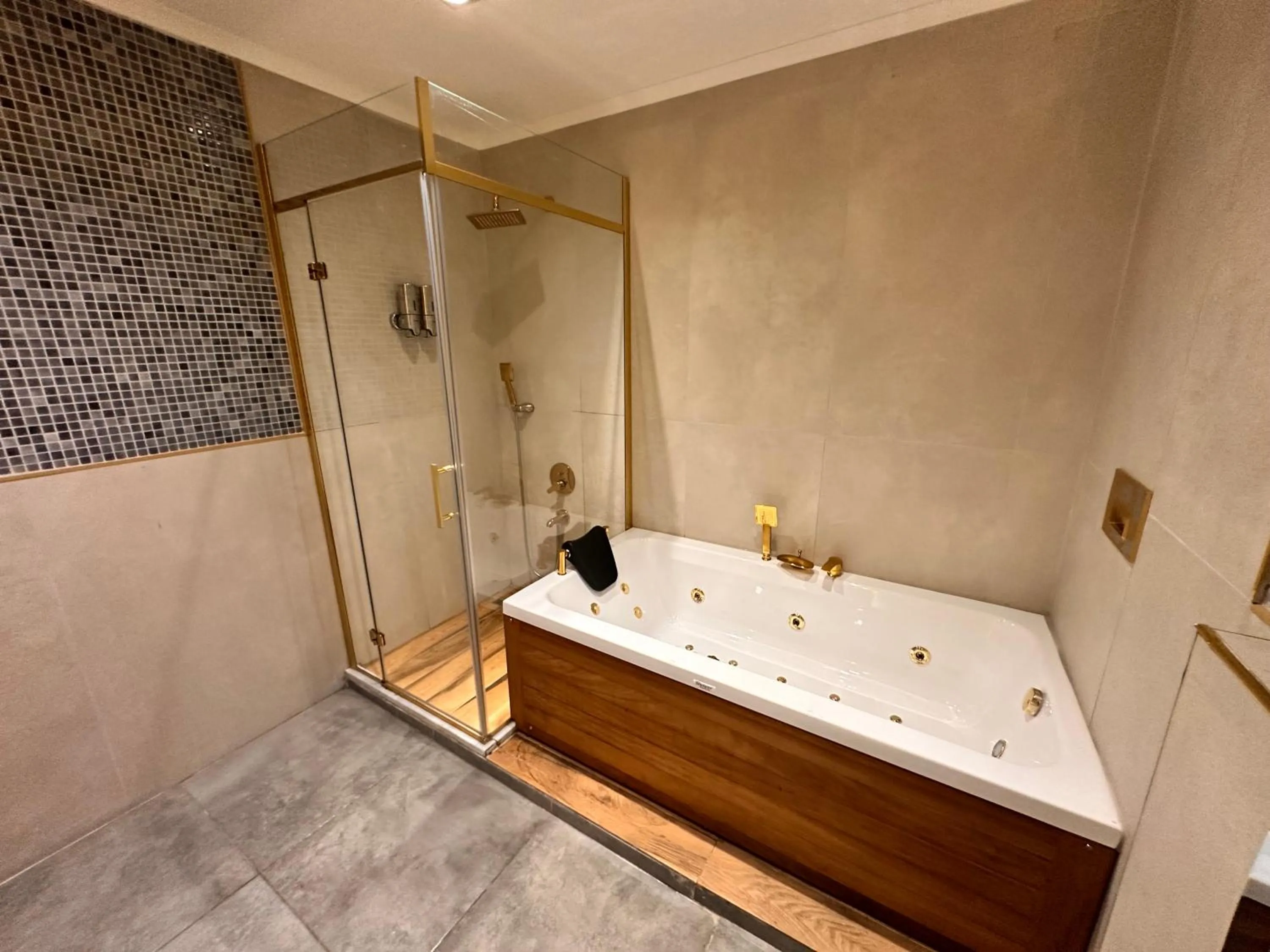 Shower in Taksim Bosphorus Hotel