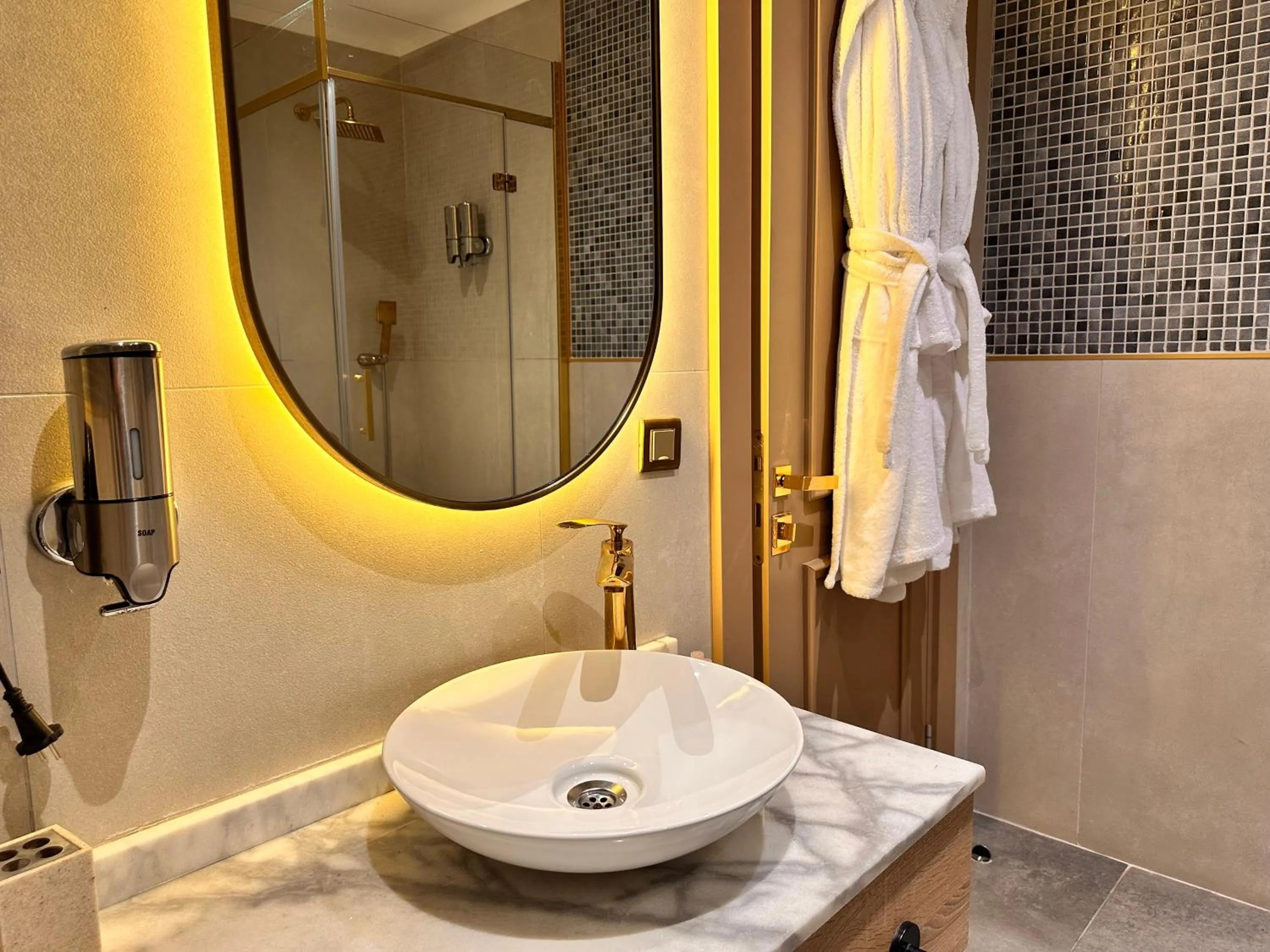 Shower in Taksim Bosphorus Hotel