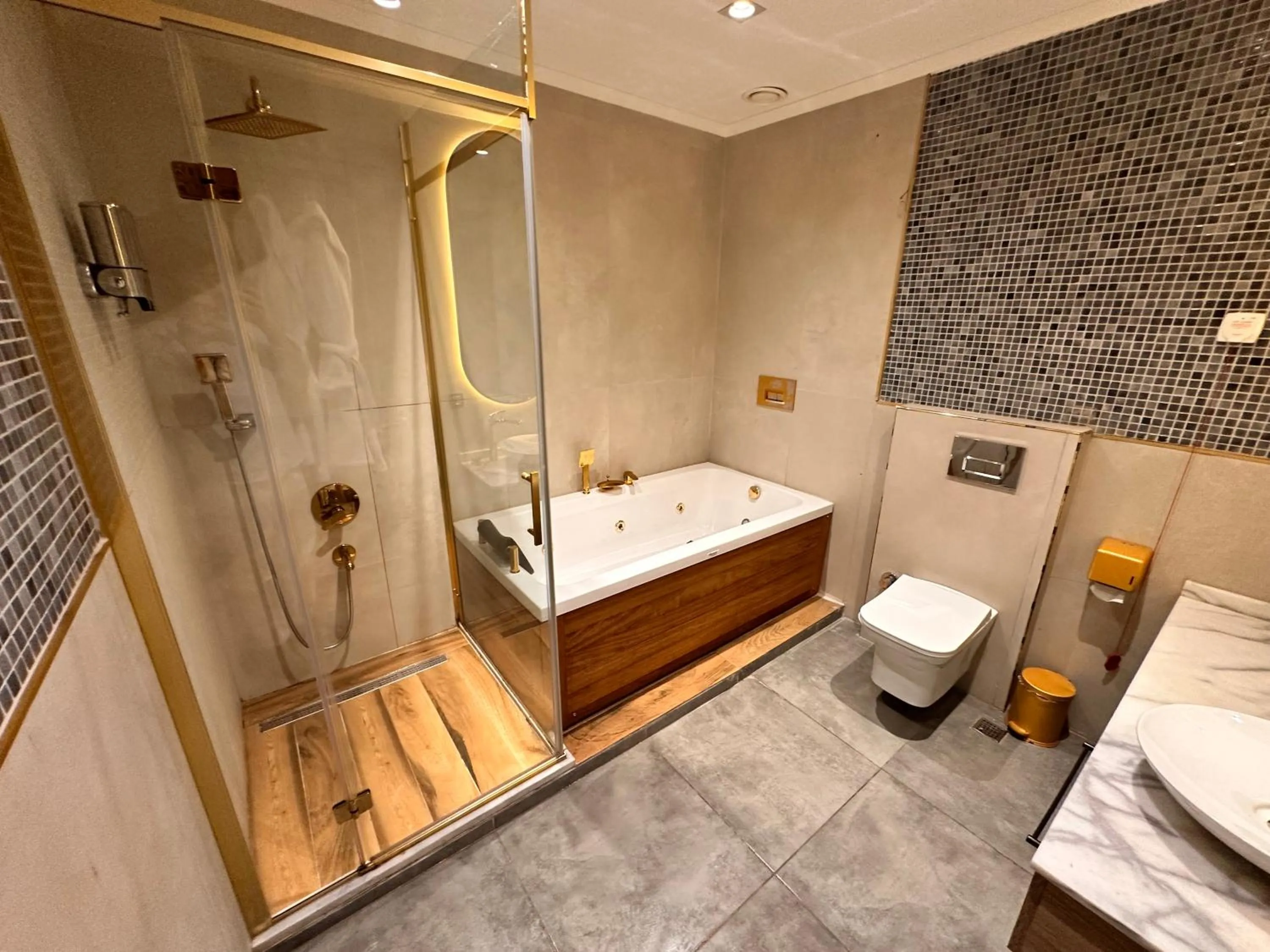 Shower in Taksim Bosphorus Hotel