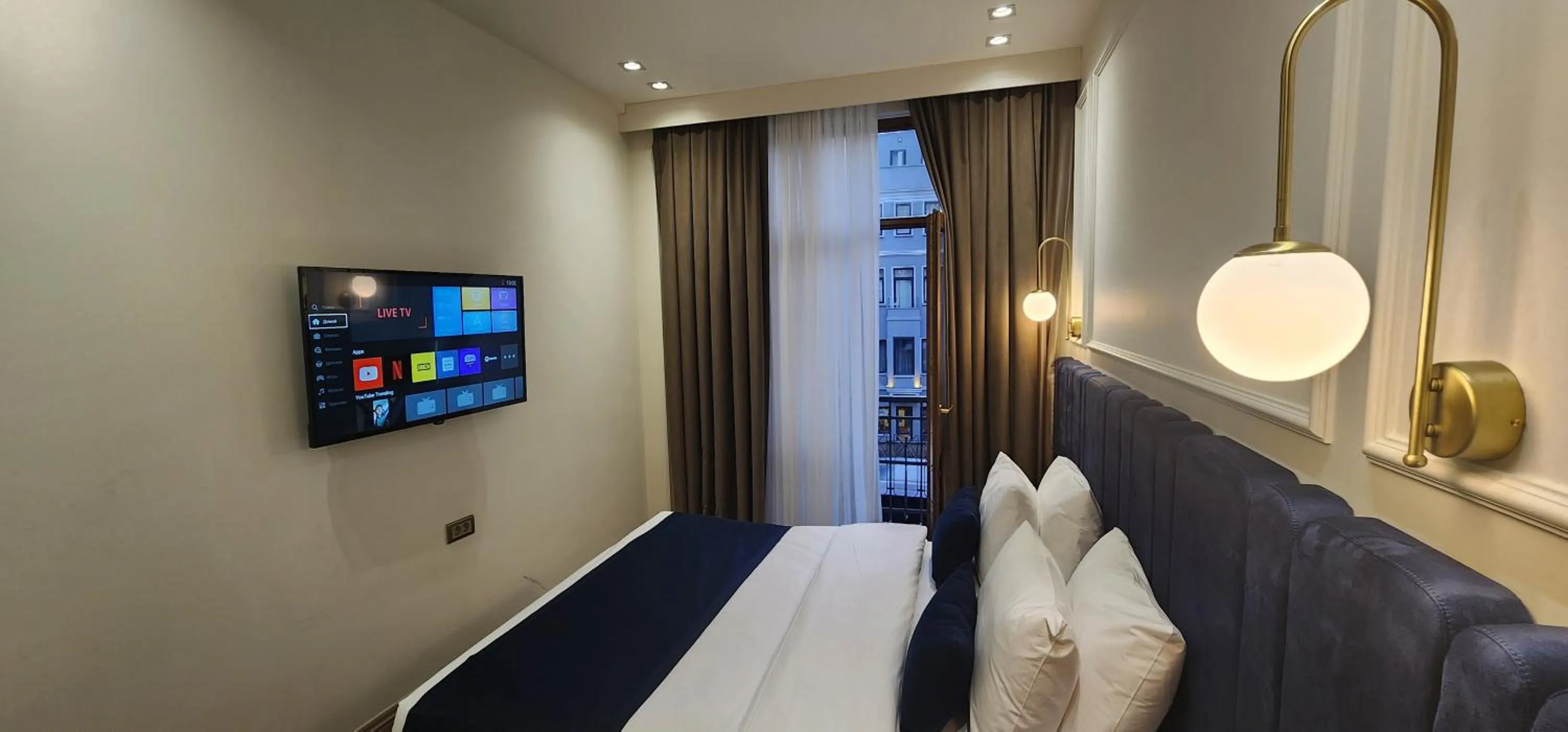 Bed in Taksim Bosphorus Hotel