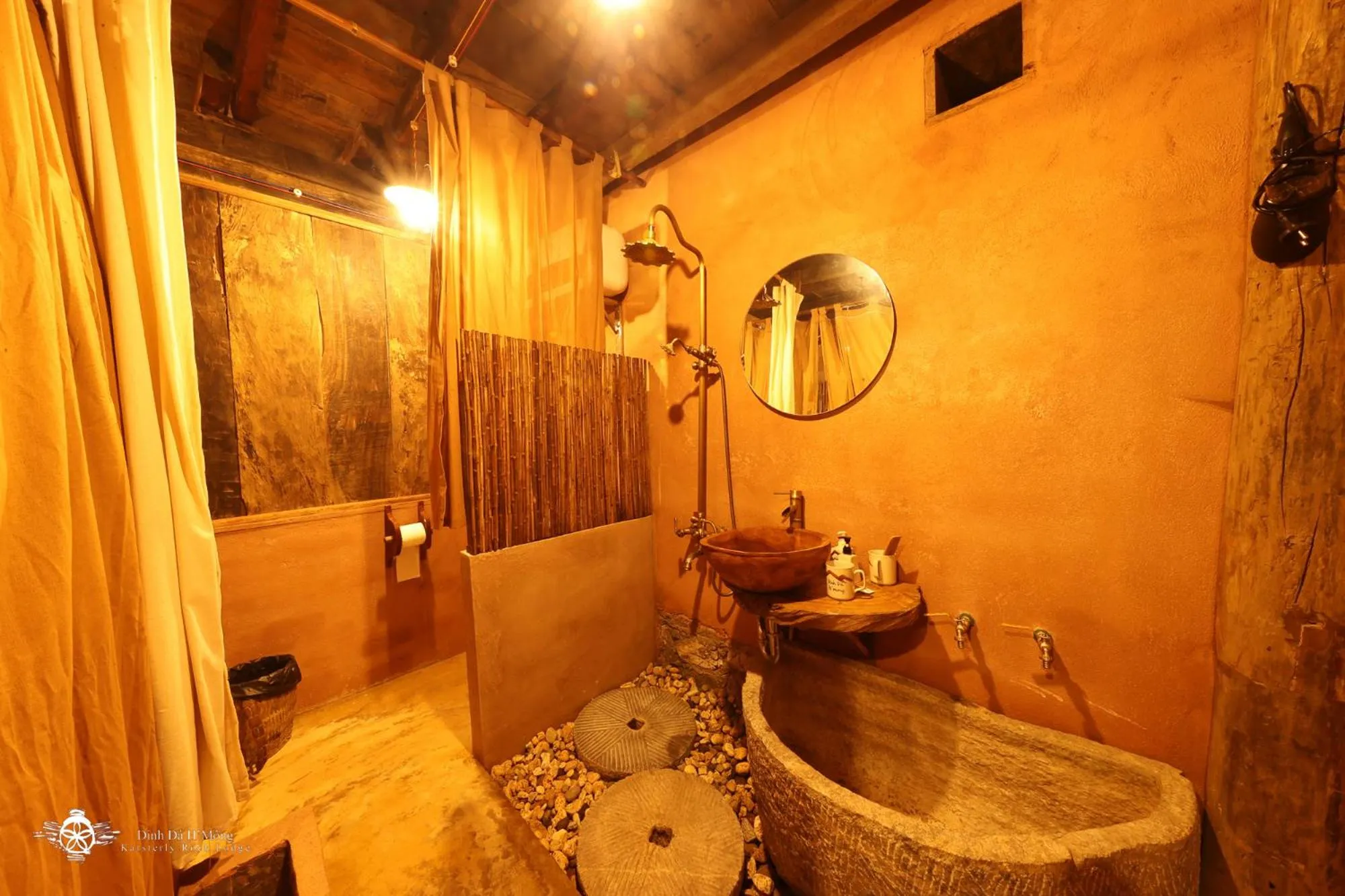 Shower in Dinh Đá H'Mông - Karsterly Rock Lodge