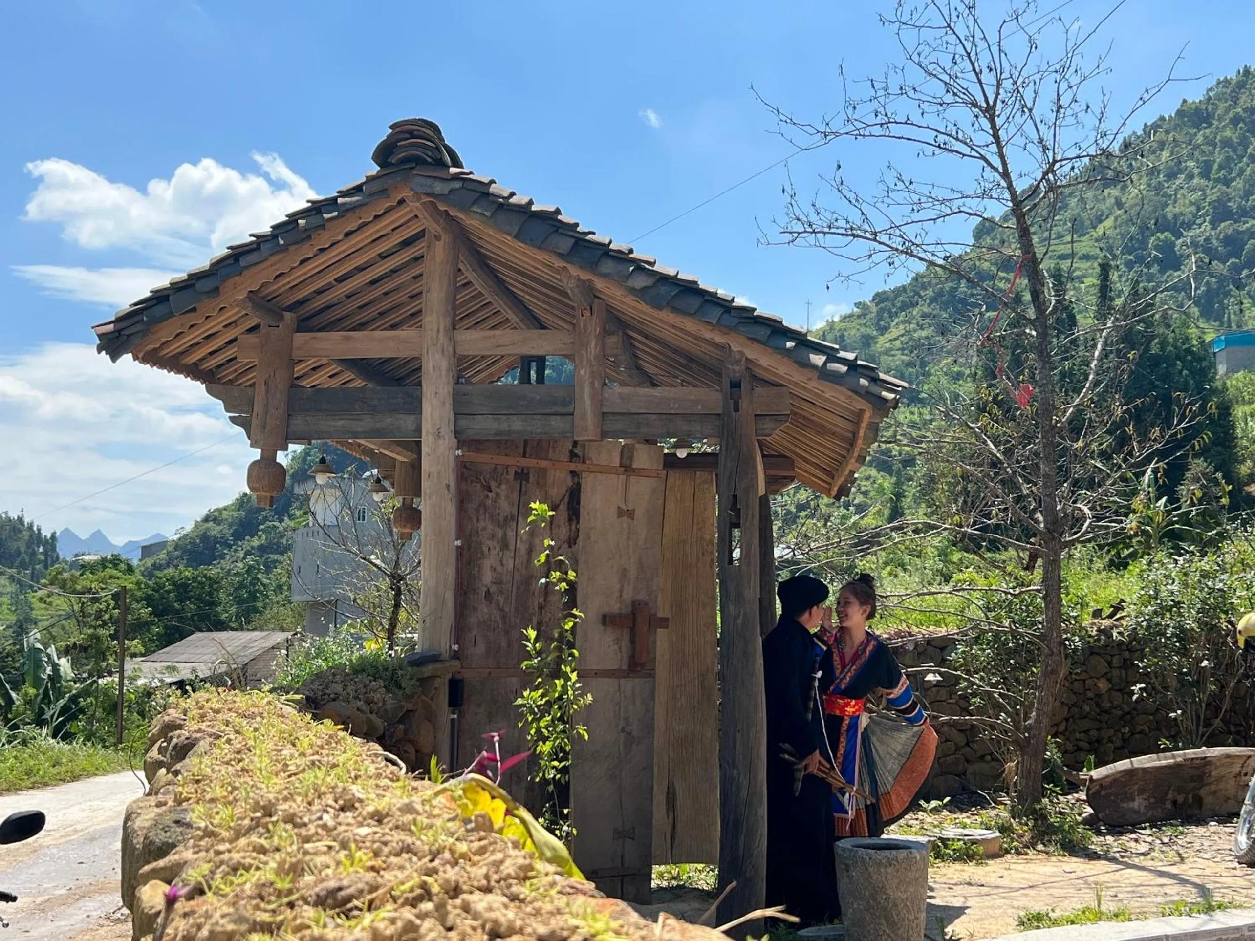 Day in Dinh Đá H'Mông - Karsterly Rock Lodge