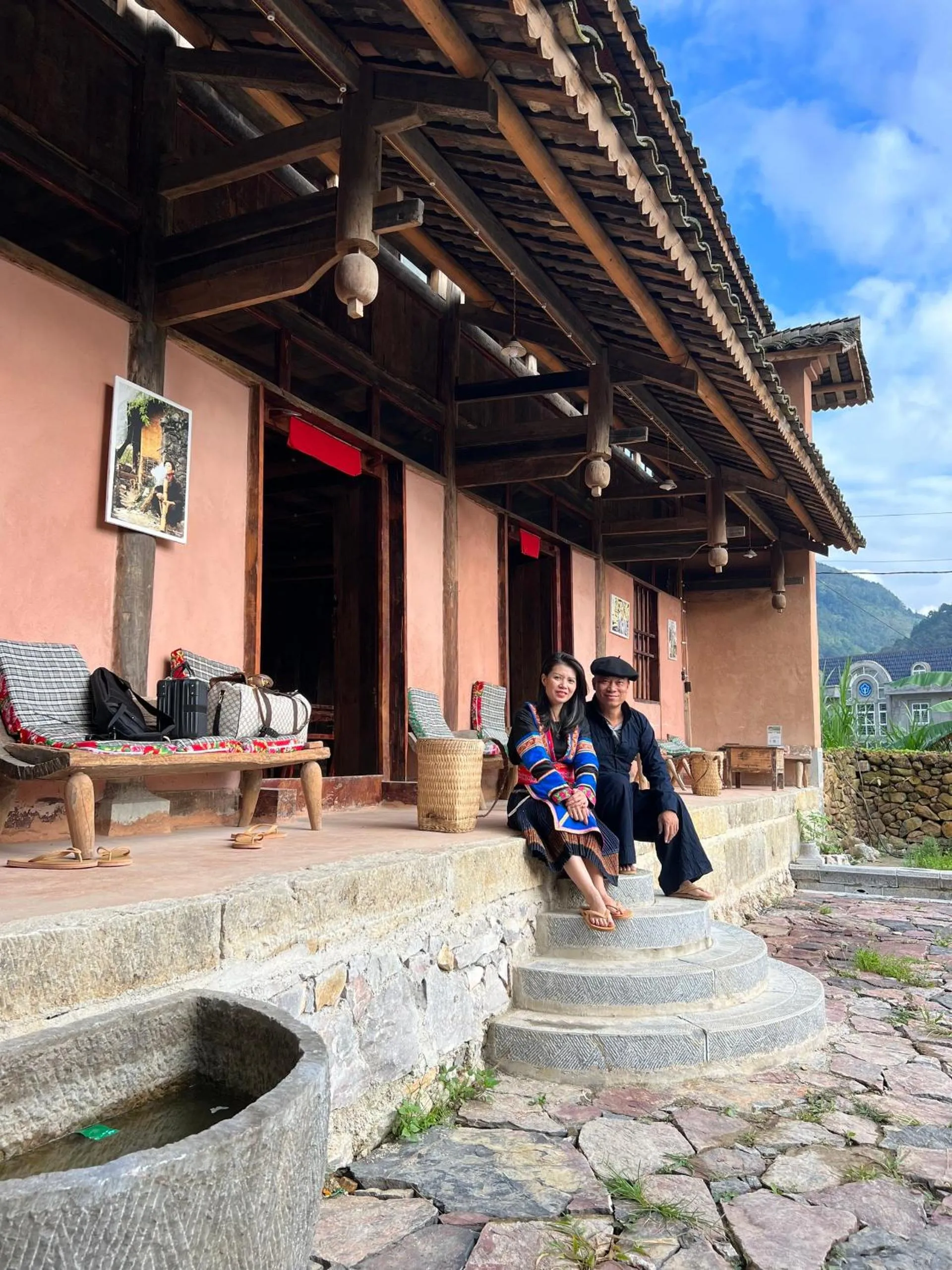 group of guests in Dinh Đá H'Mông - Karsterly Rock Lodge