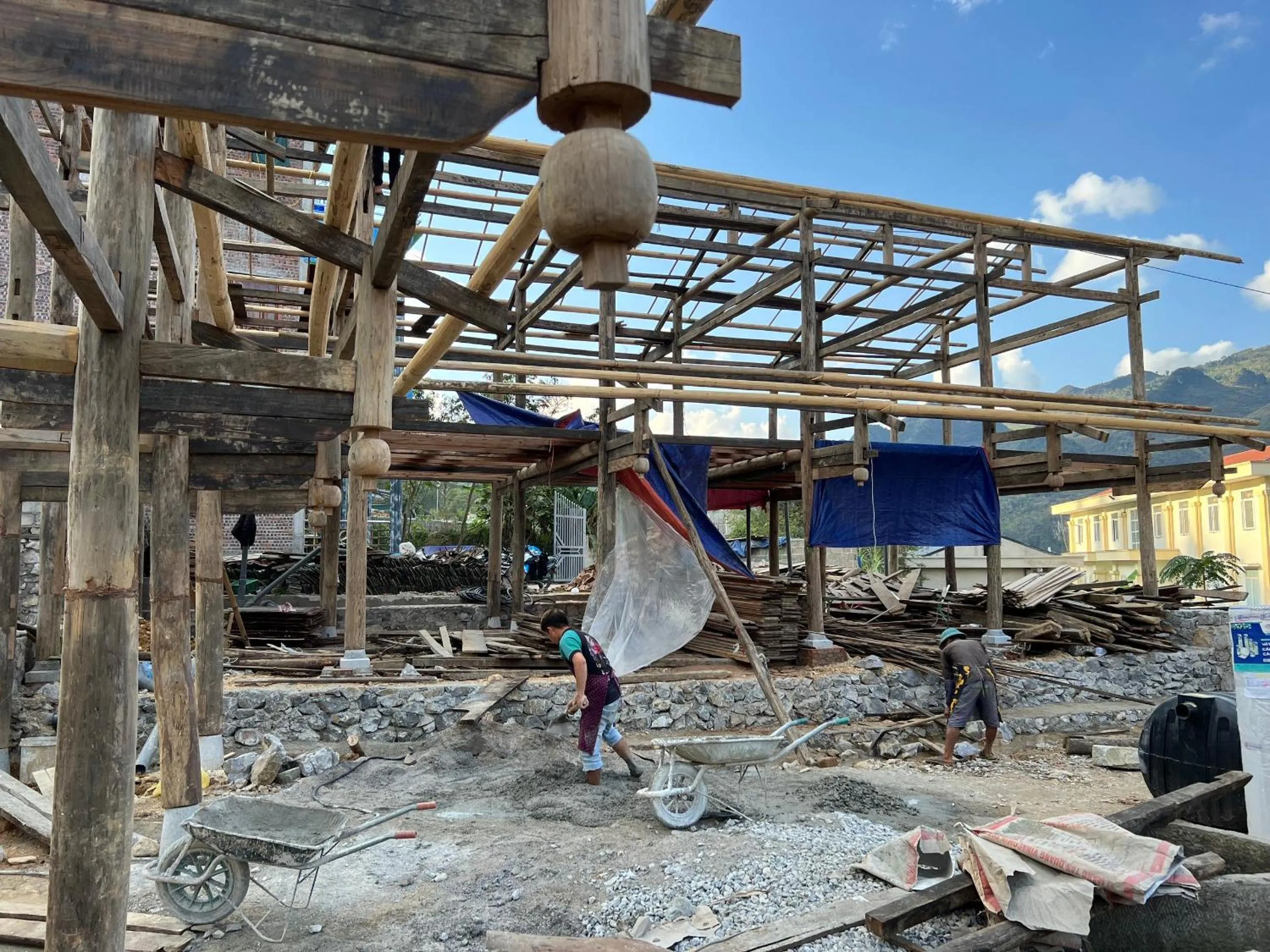 Day in Dinh Đá H'Mông - Karsterly Rock Lodge