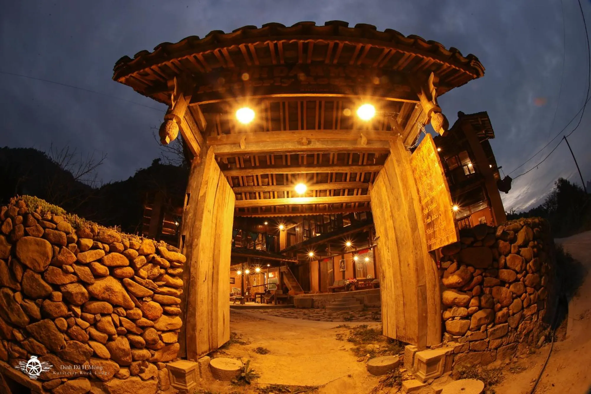 Night in Dinh Đá H'Mông - Karsterly Rock Lodge