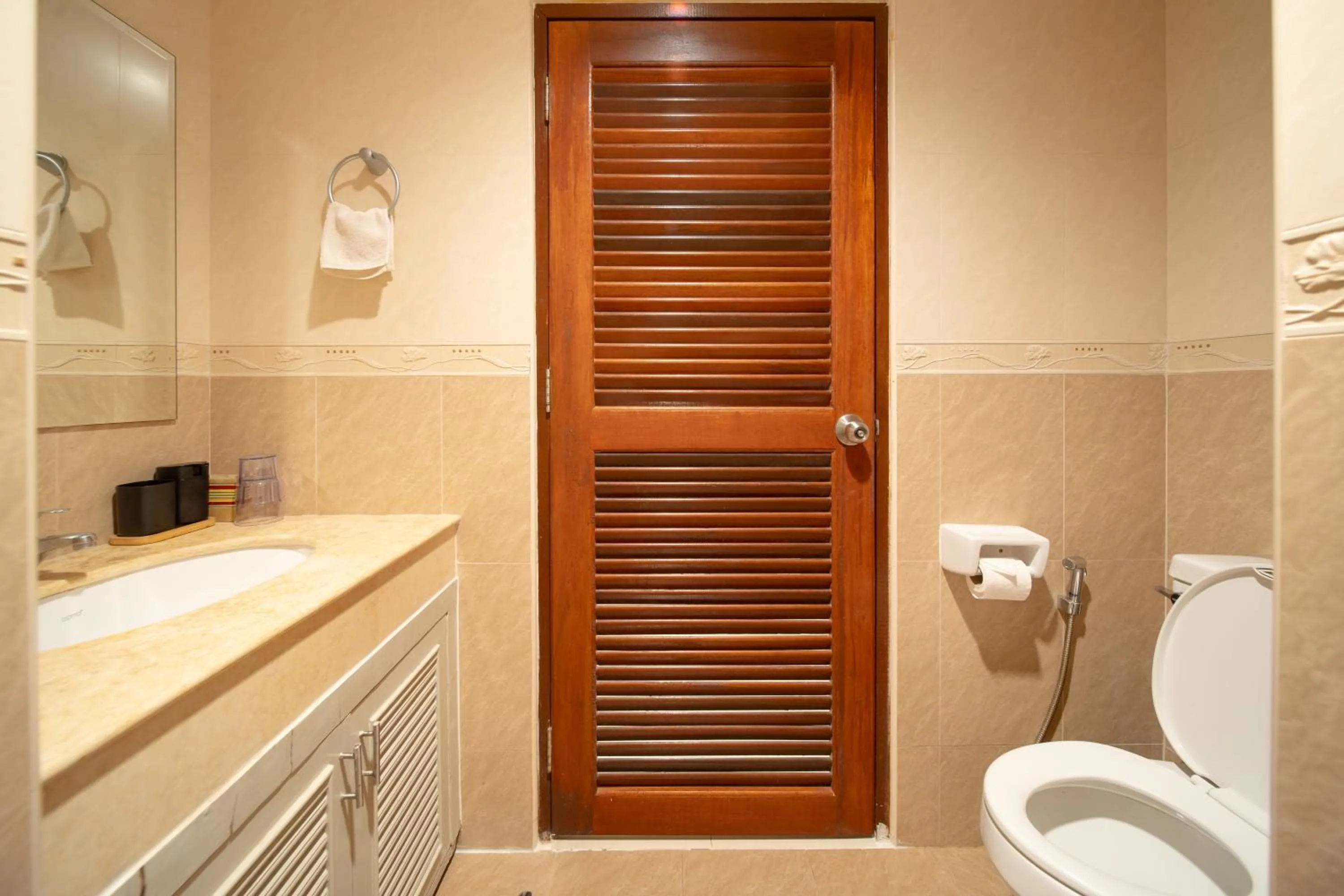 Shower in Shamrock Hotel Pattaya