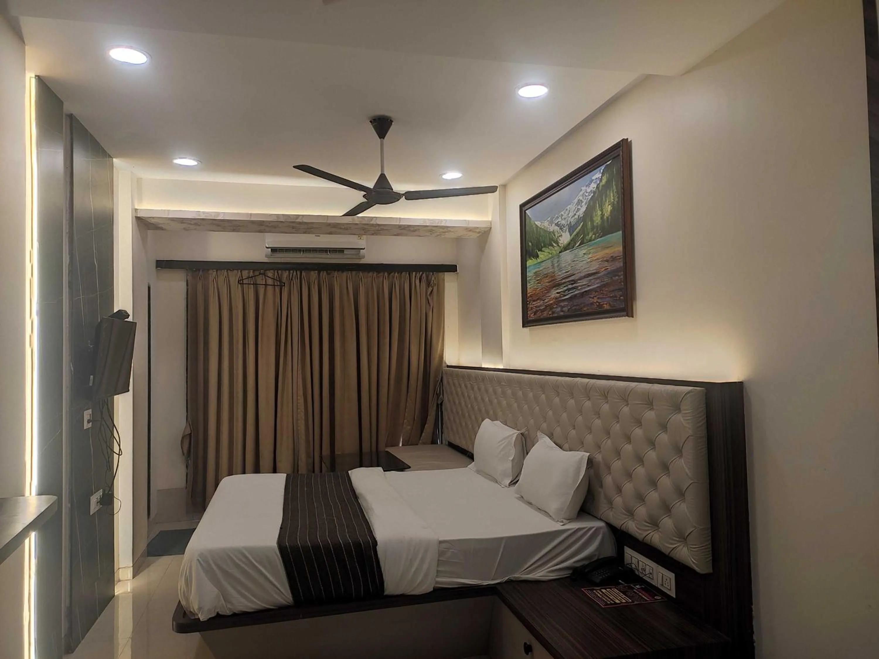 Bedroom in Hotel O MAIREAD