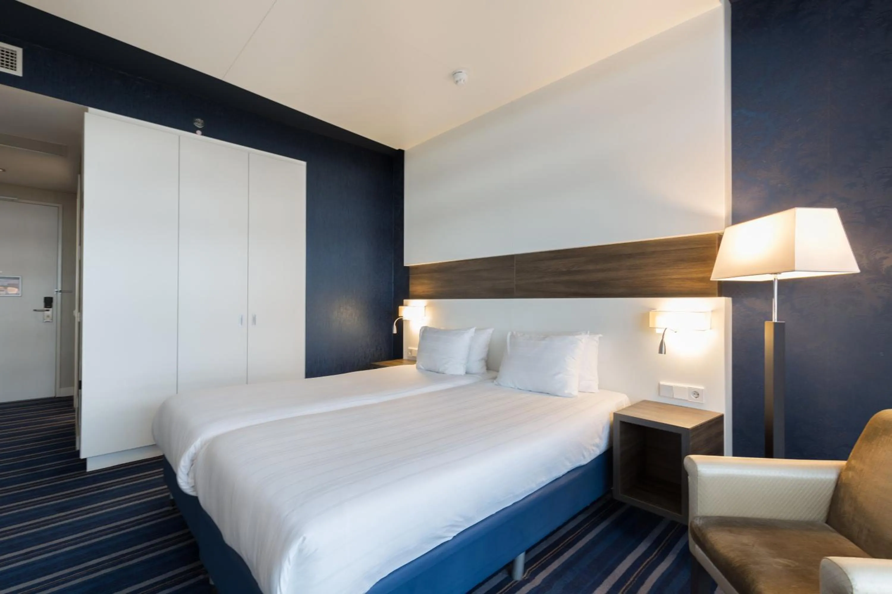 Photo of the whole room, Bed in Leonardo Royal Hotel Den Haag Promenade