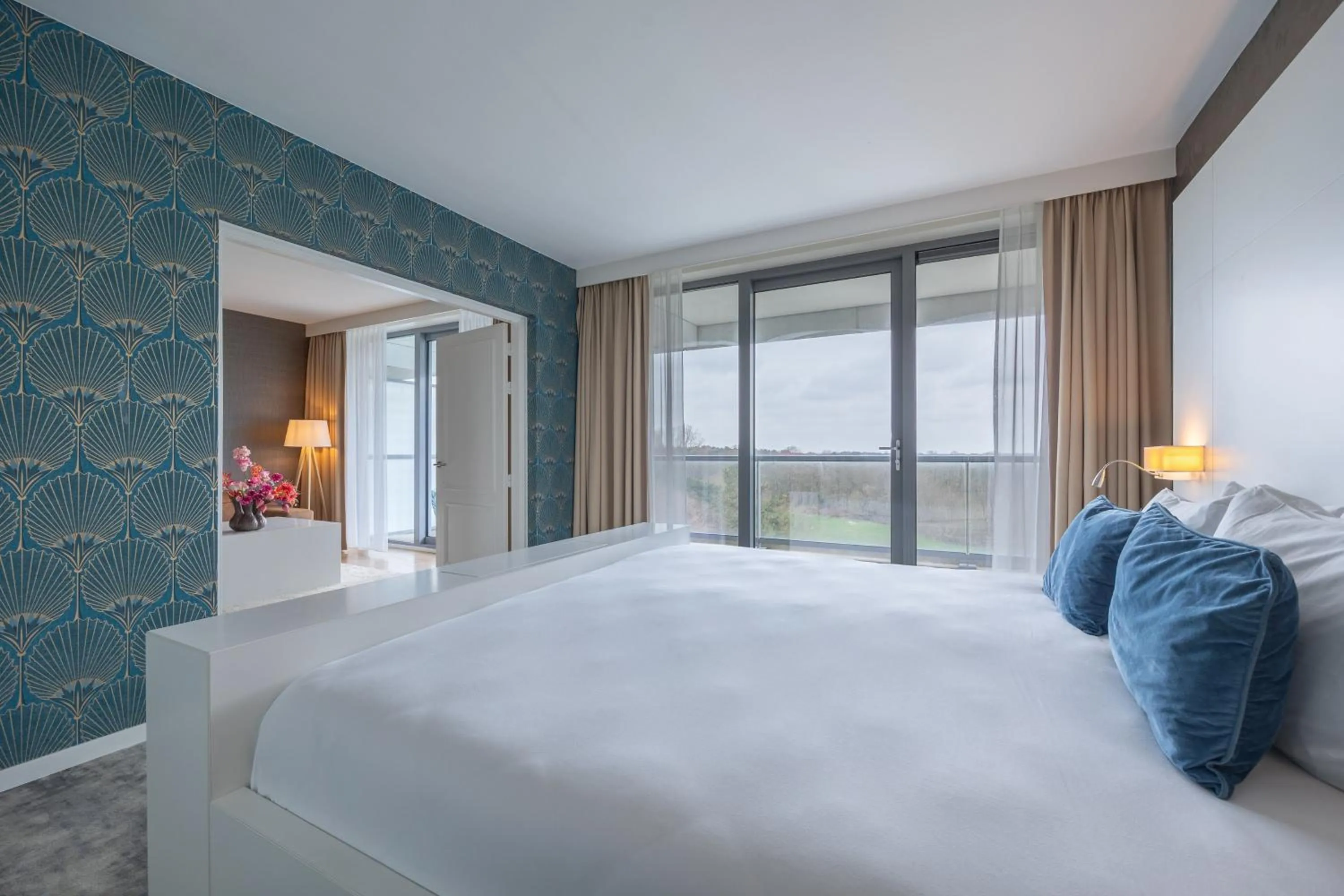 Bedroom, Bed in Leonardo Royal Hotel Den Haag Promenade