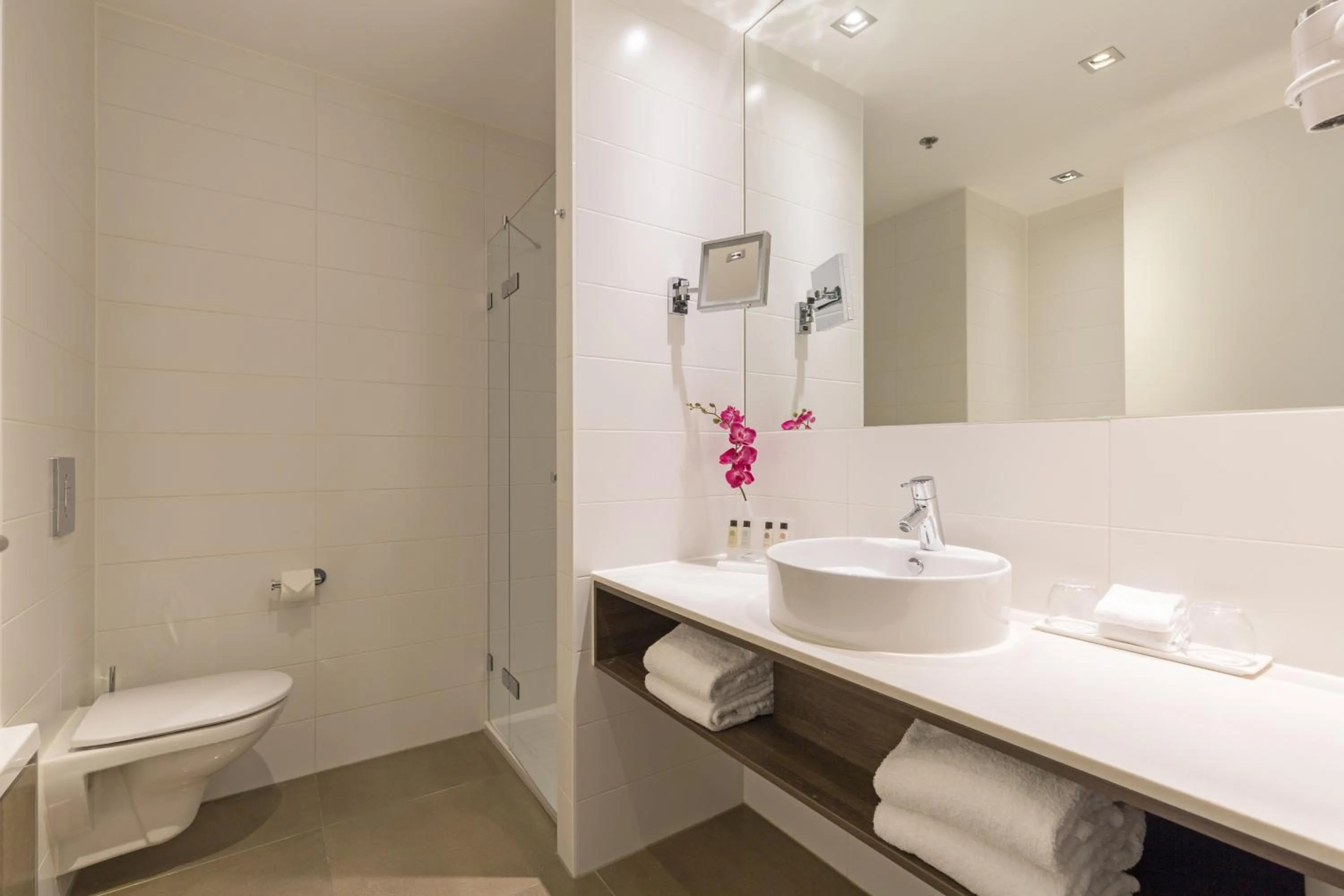 Facade/entrance in Leonardo Royal Hotel Den Haag Promenade