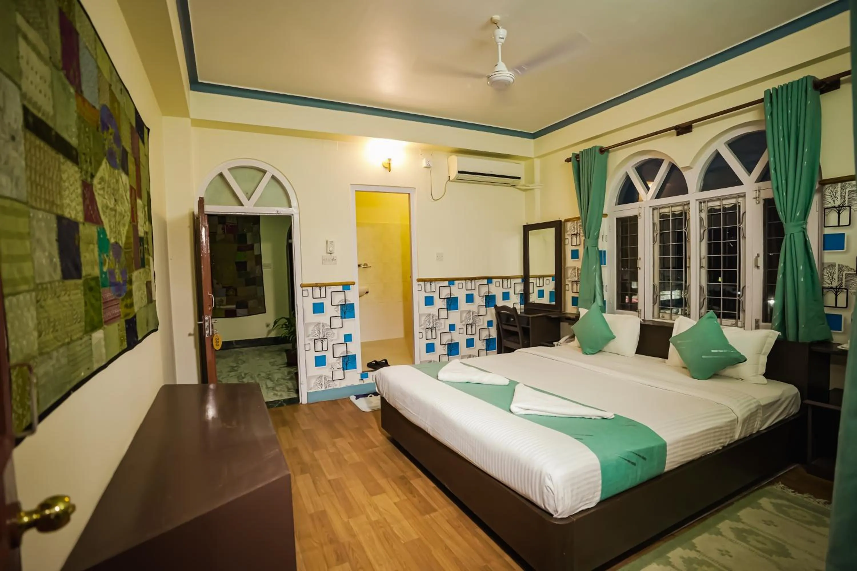 Bed in Himalayan Guest House