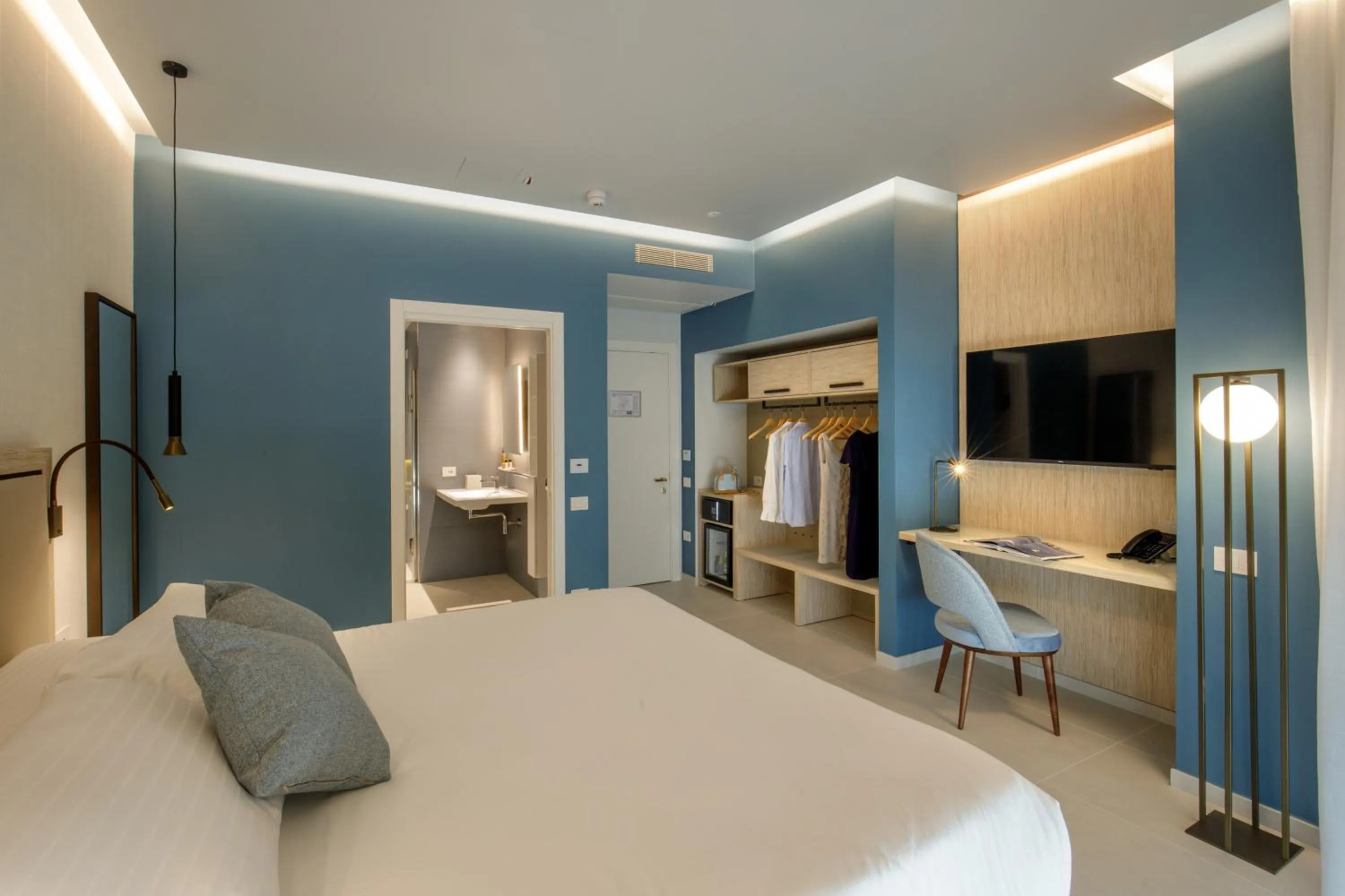 Bed in Ambasciatori Suite Hotel