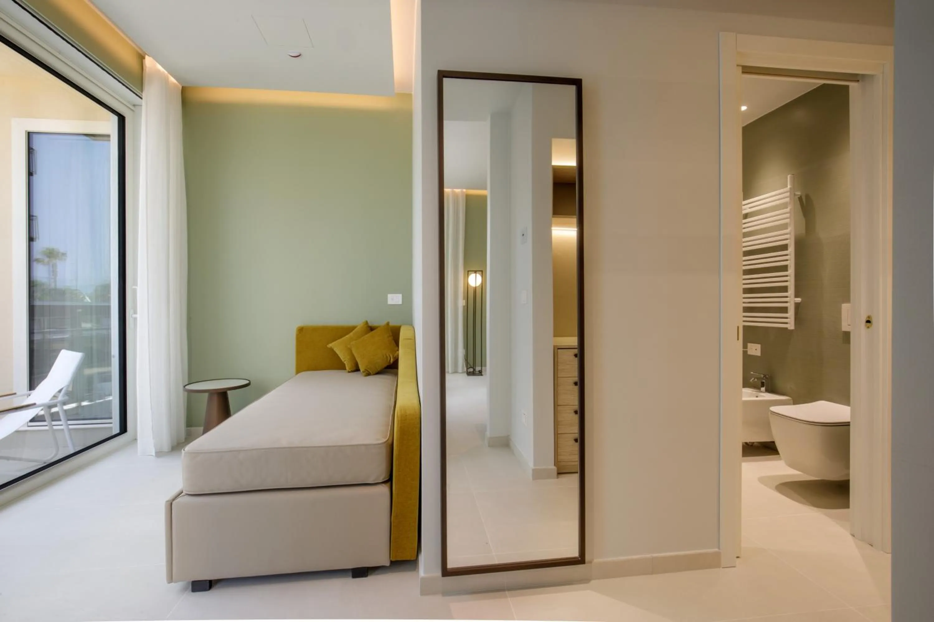 Toilet, Bed in Ambasciatori Suite Hotel