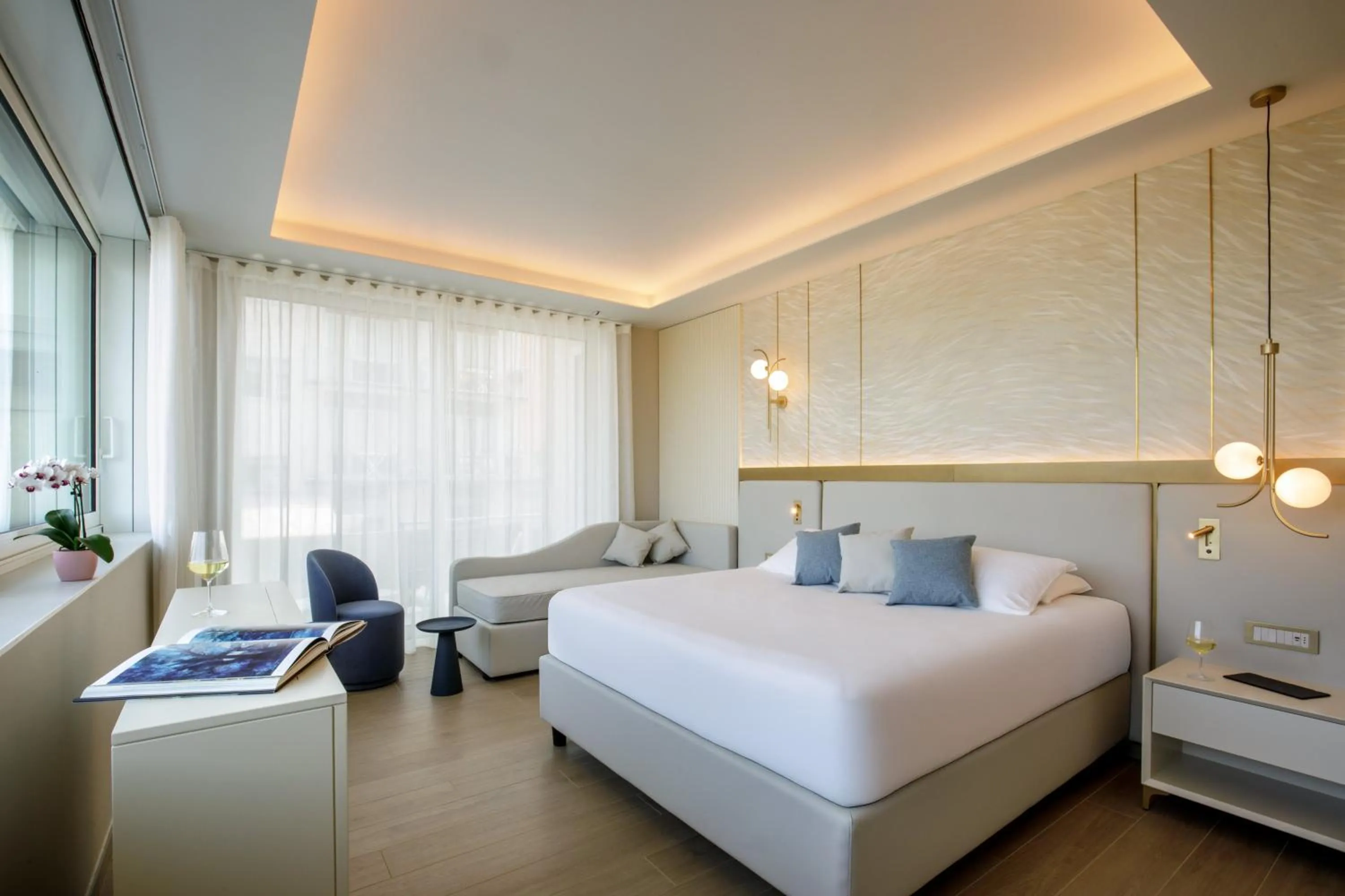 Photo of the whole room, Bed in Ambasciatori Suite Hotel