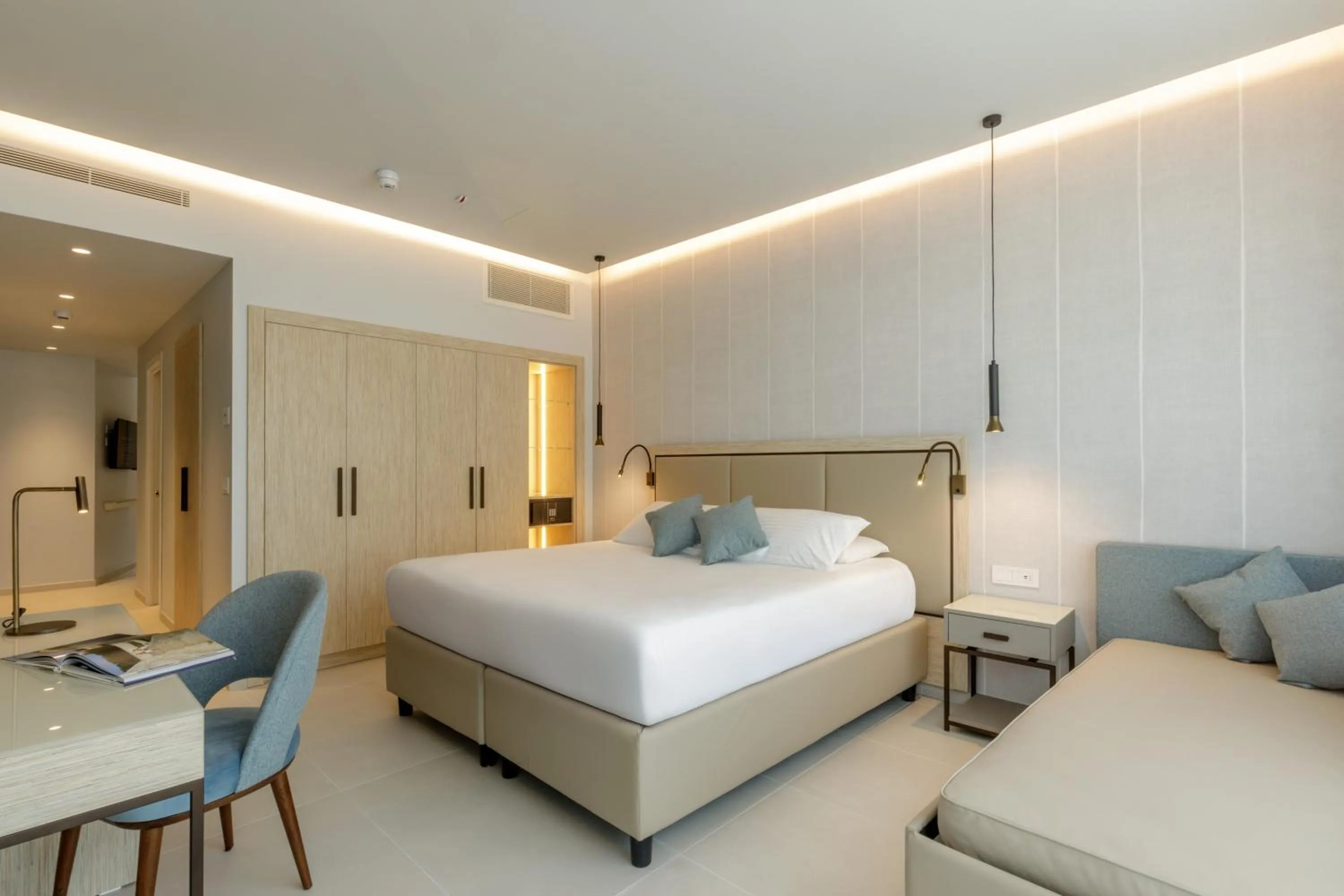 Bed in Ambasciatori Suite Hotel