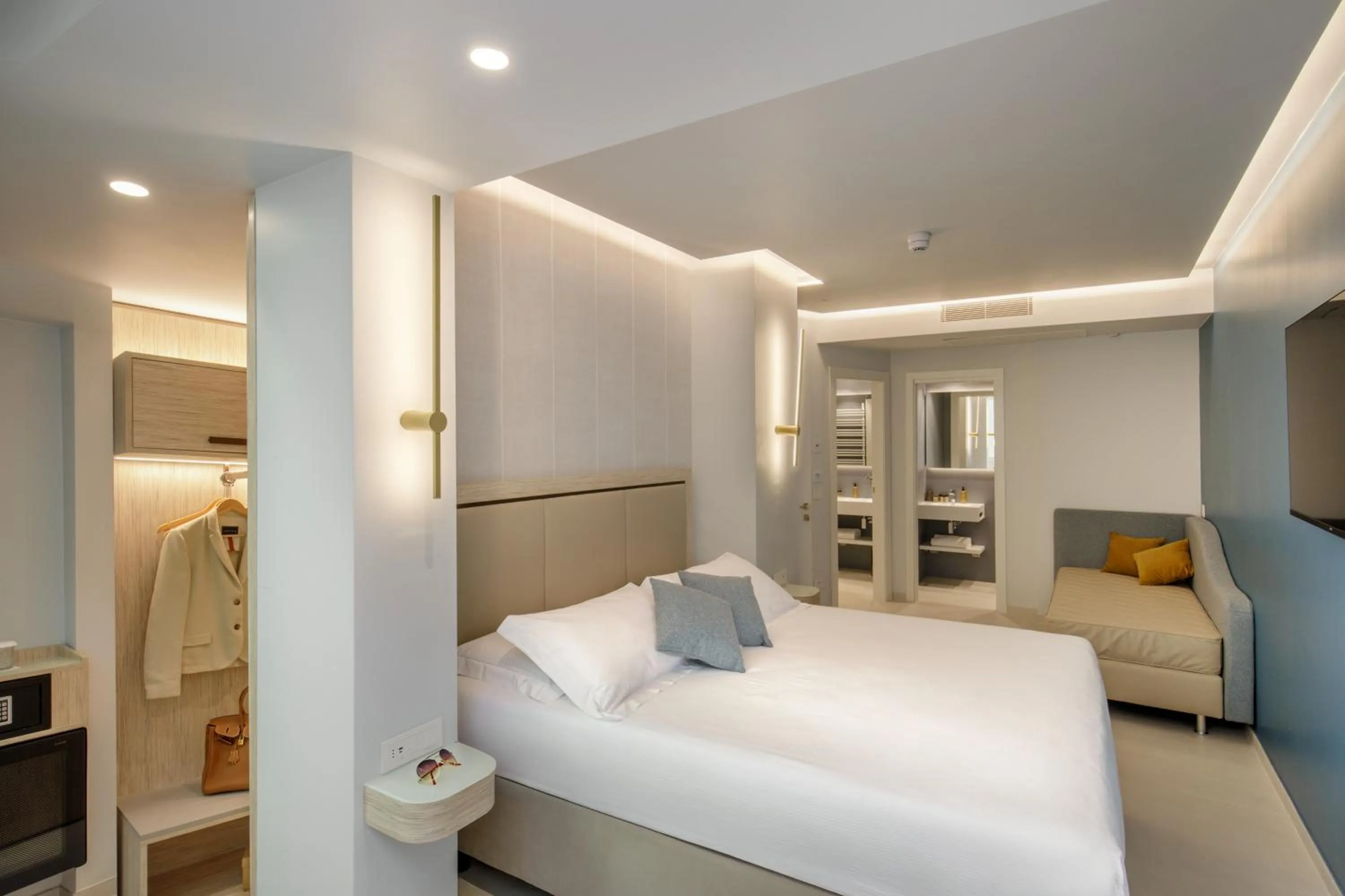 Bedroom, Bed in Ambasciatori Suite Hotel