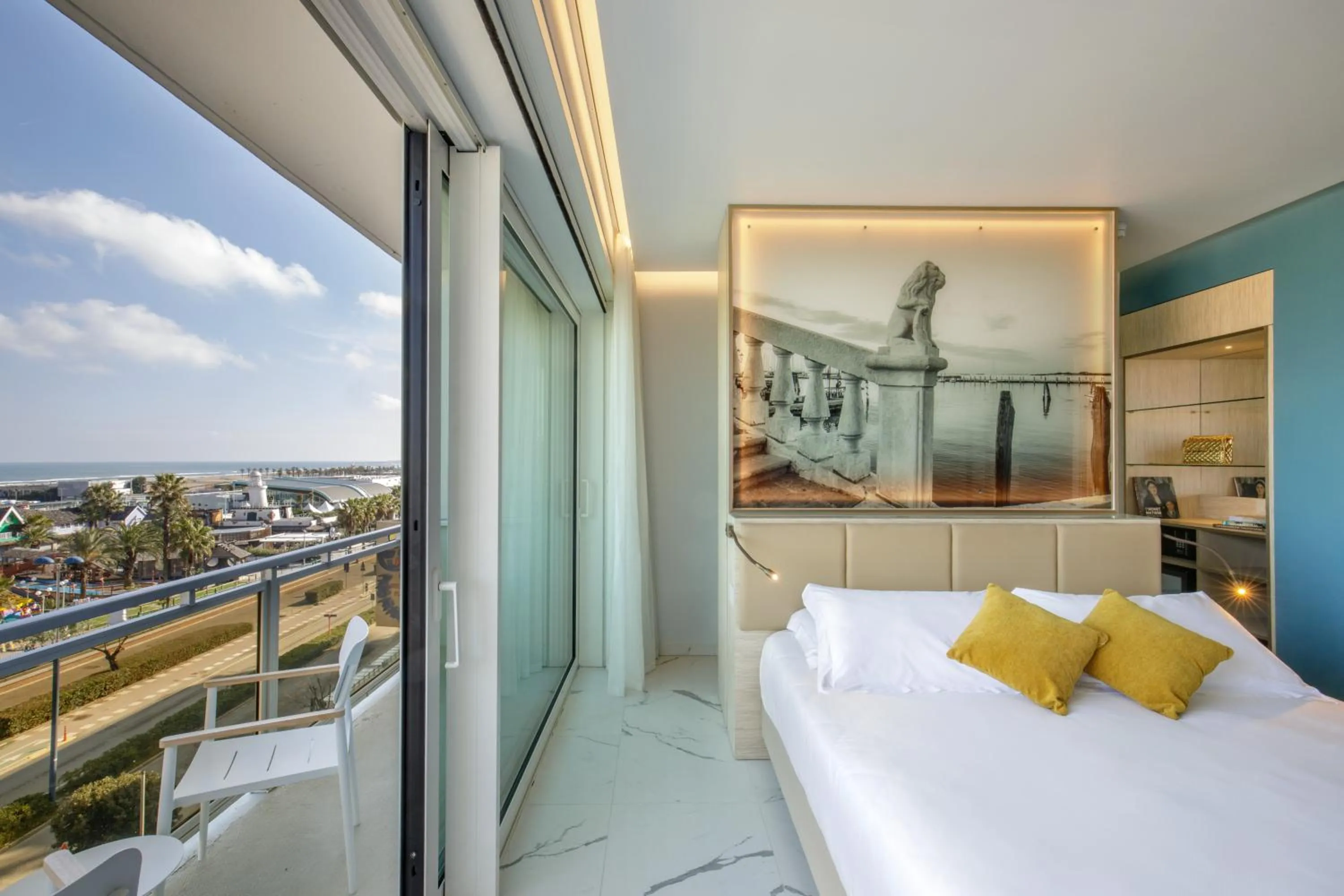 Bed in Ambasciatori Suite Hotel