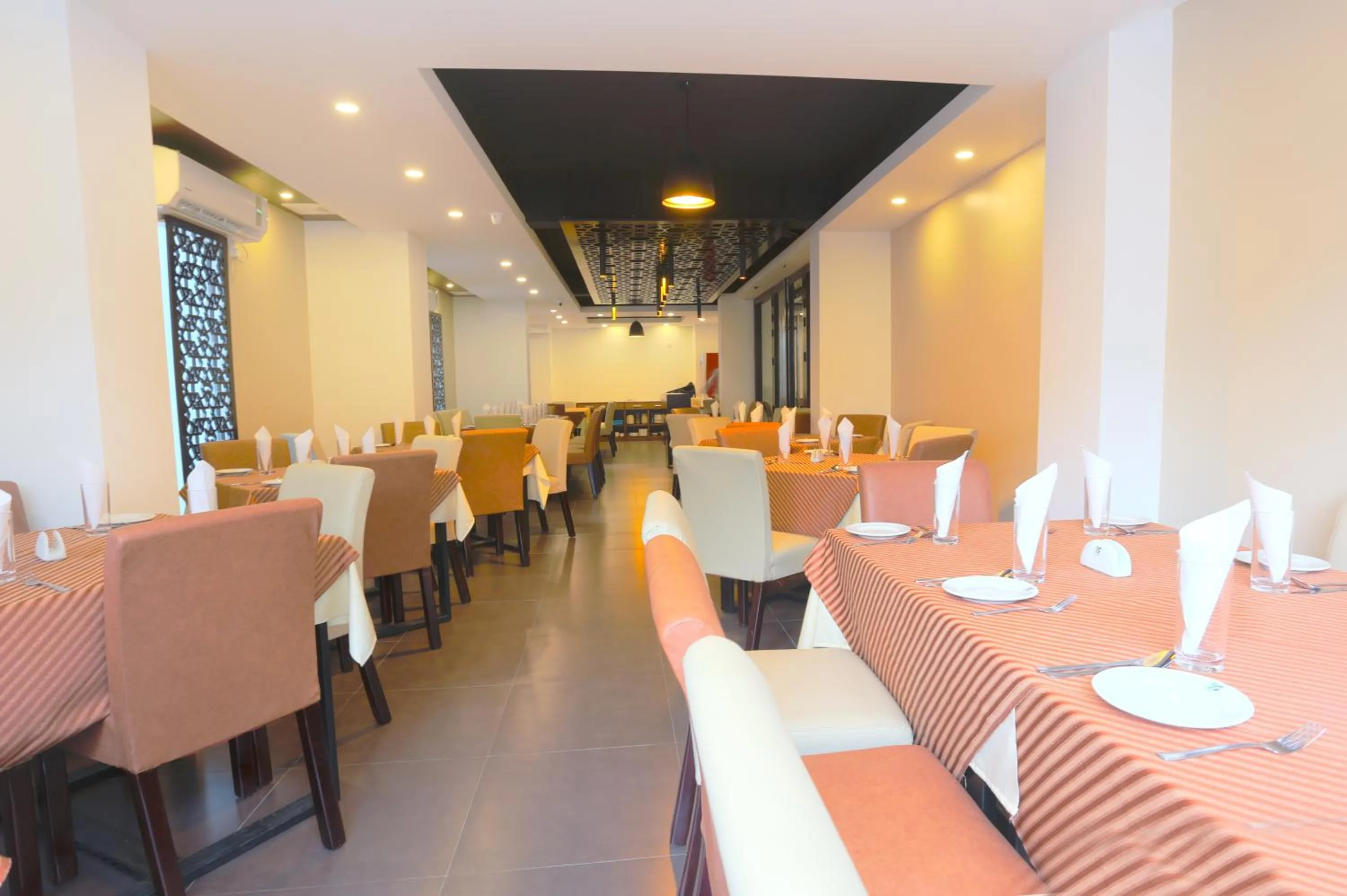 Restaurant/places to eat in Holy Inn Sylhet
