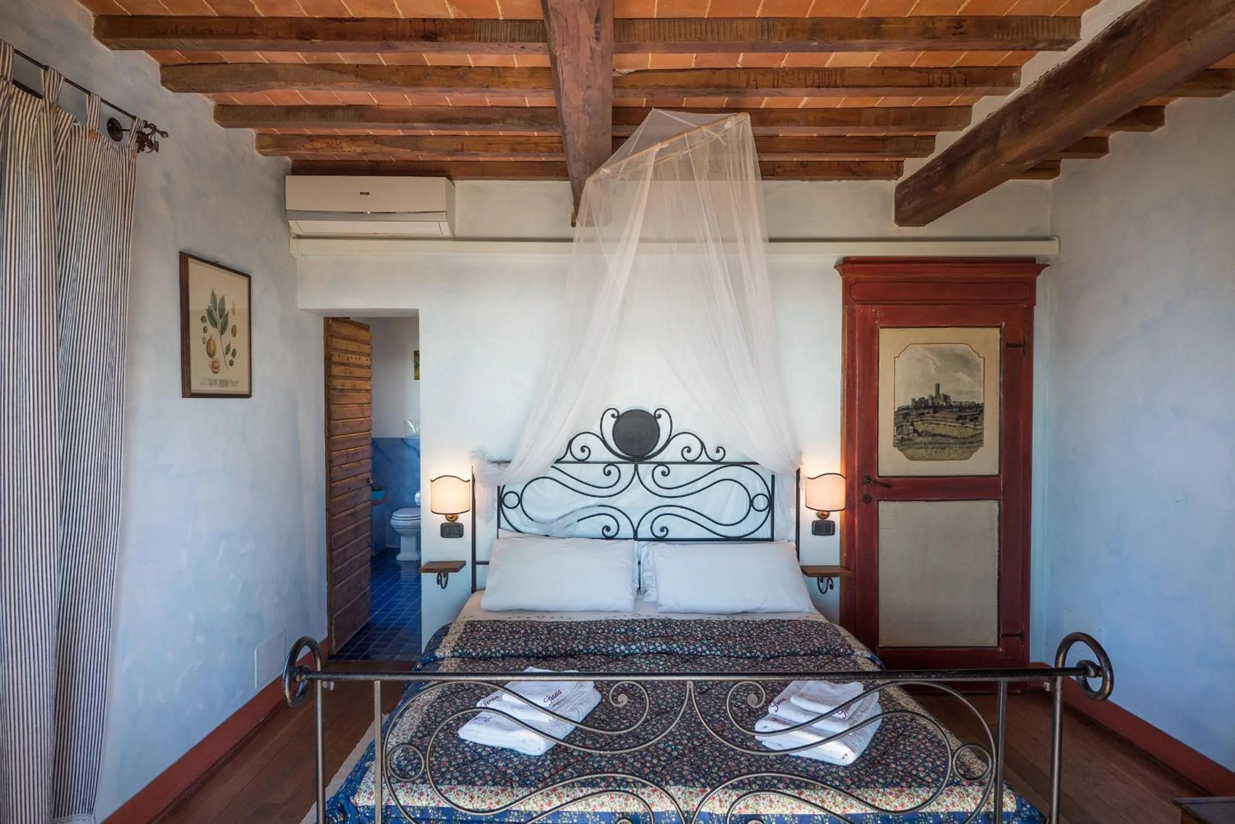 Bed in Villa Senaia