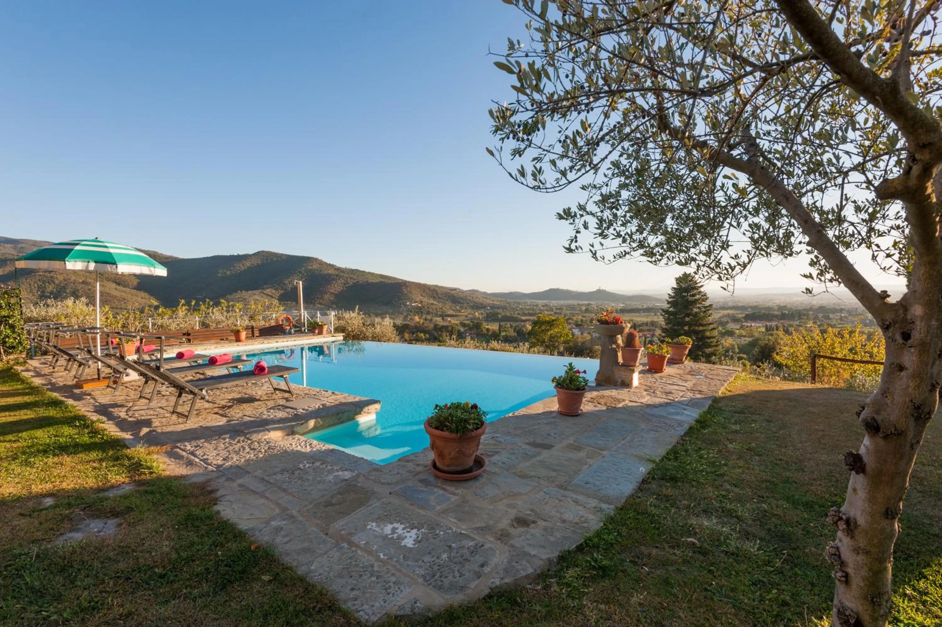 Swimming pool in Villa Senaia