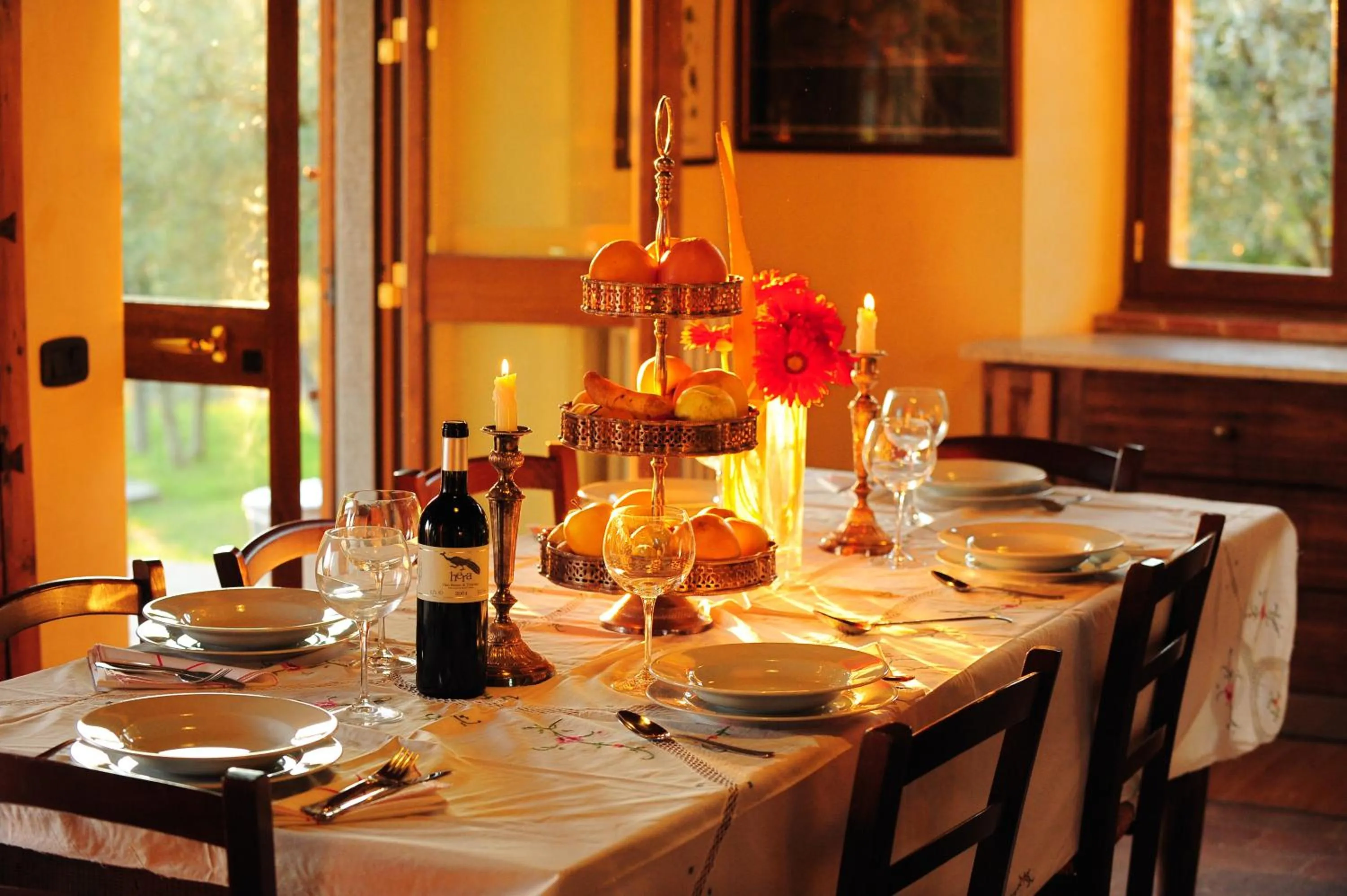Restaurant/places to eat in Villa Senaia