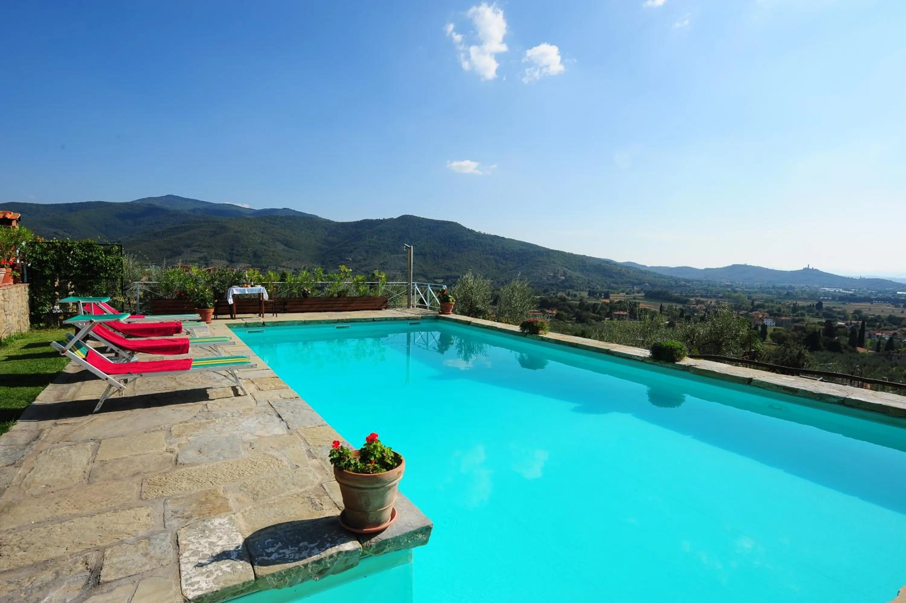 Swimming pool in Villa Senaia