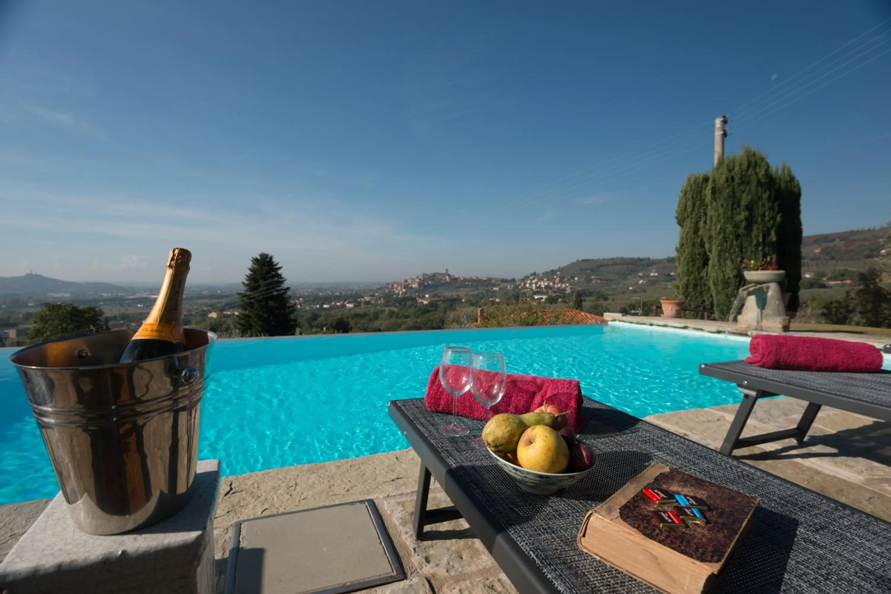 Drinks in Villa Senaia