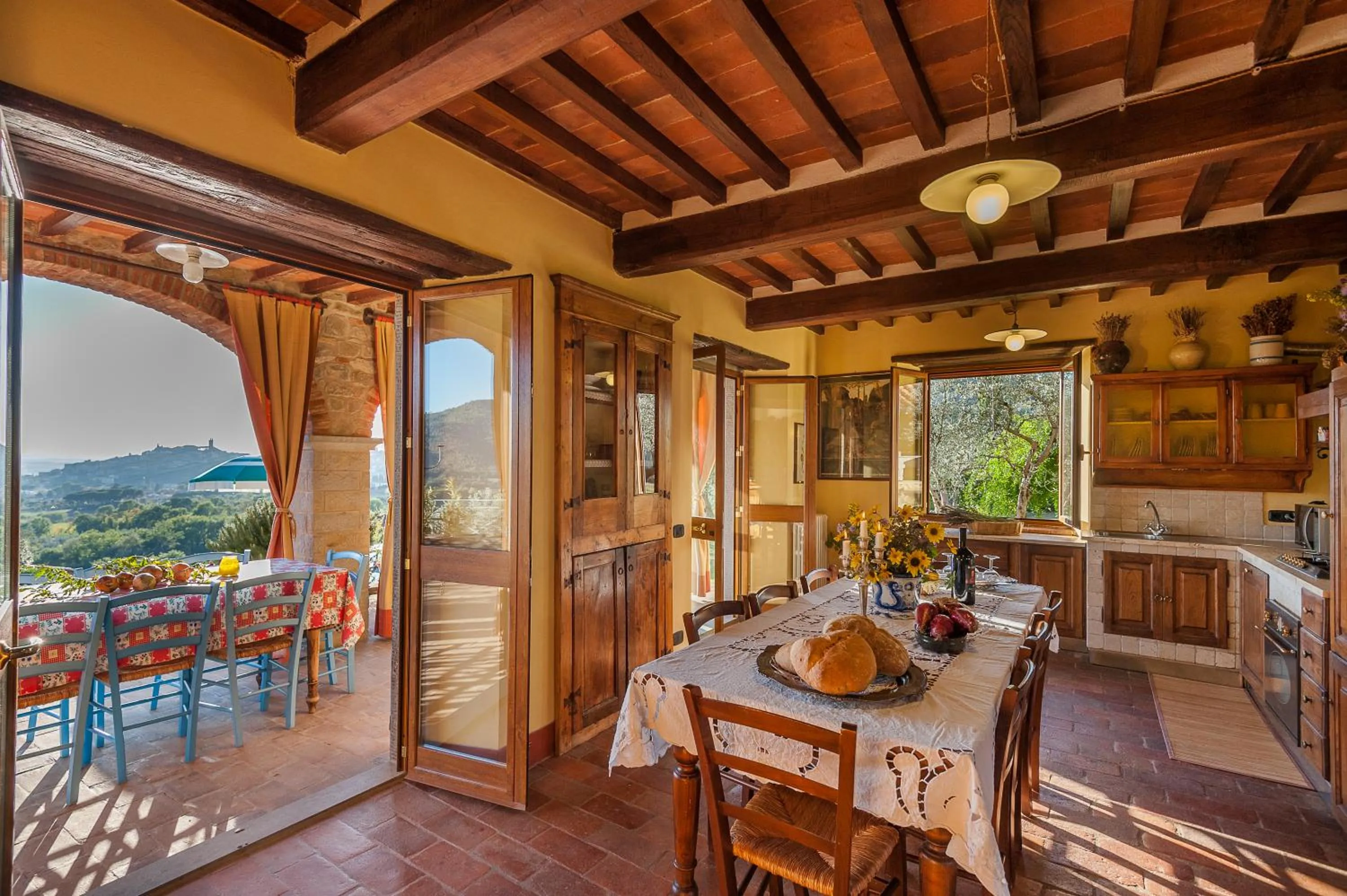 Dining area in Villa Senaia