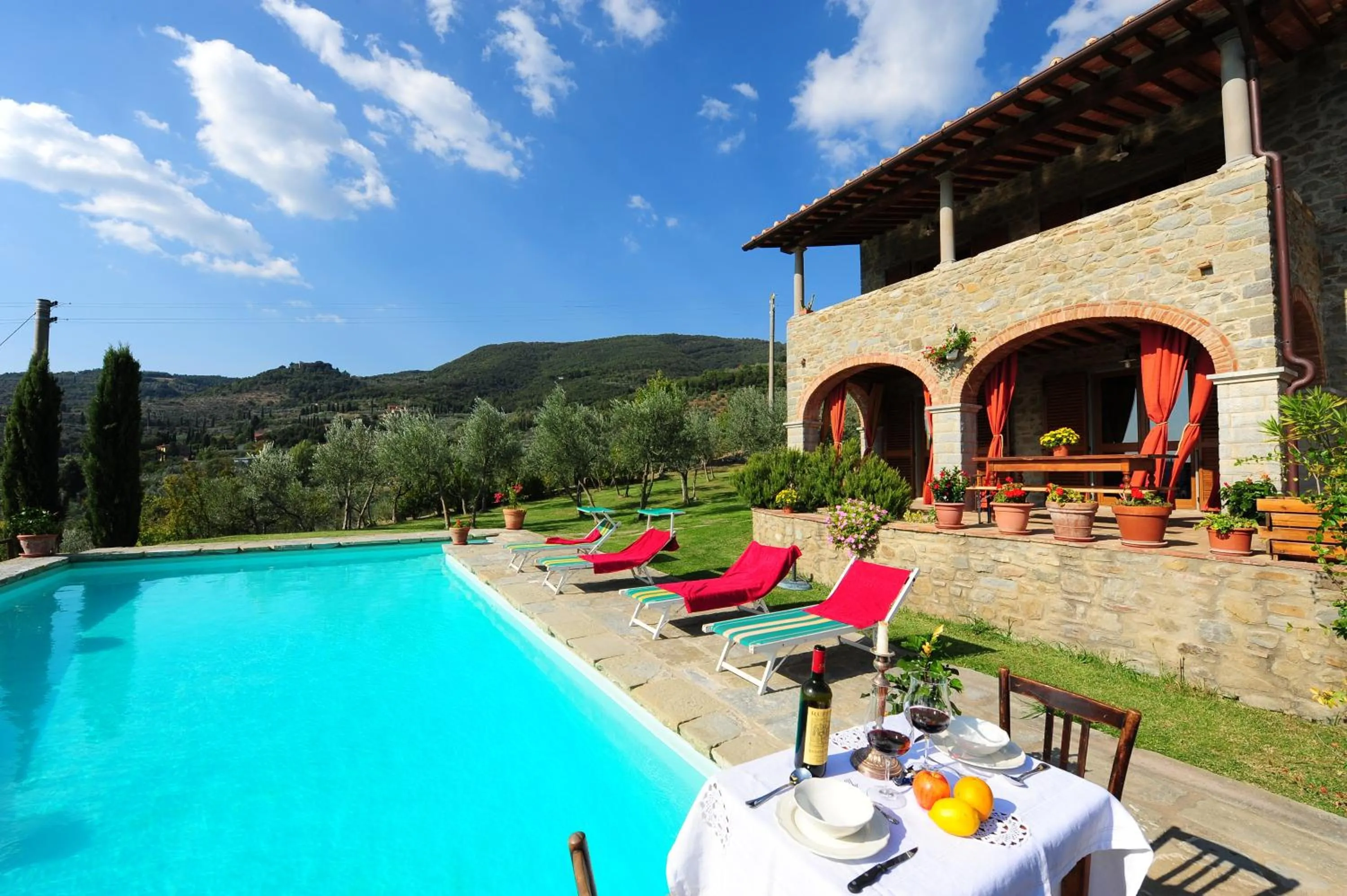 Swimming pool in Villa Senaia