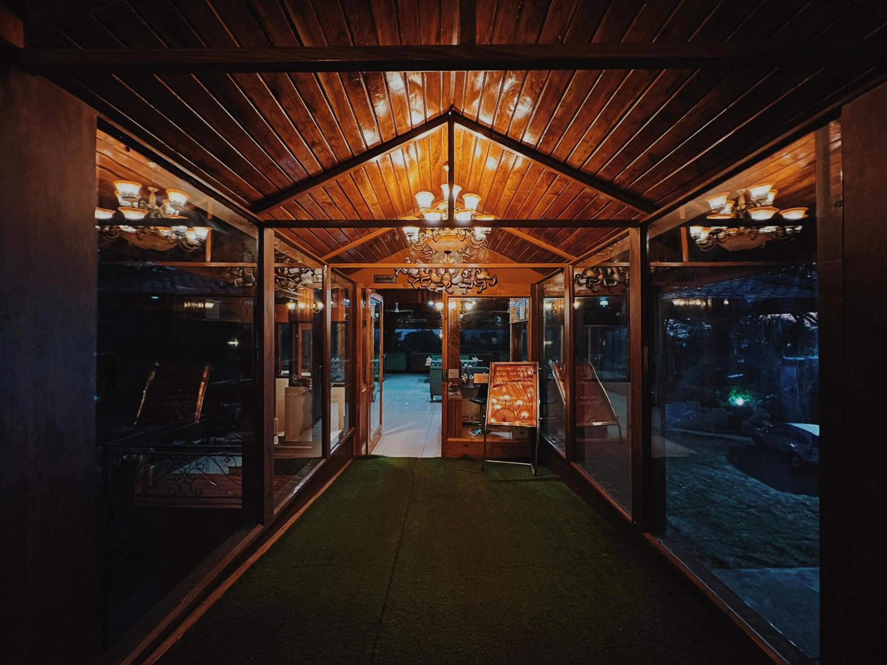 Restaurant/places to eat in Appas Hotel