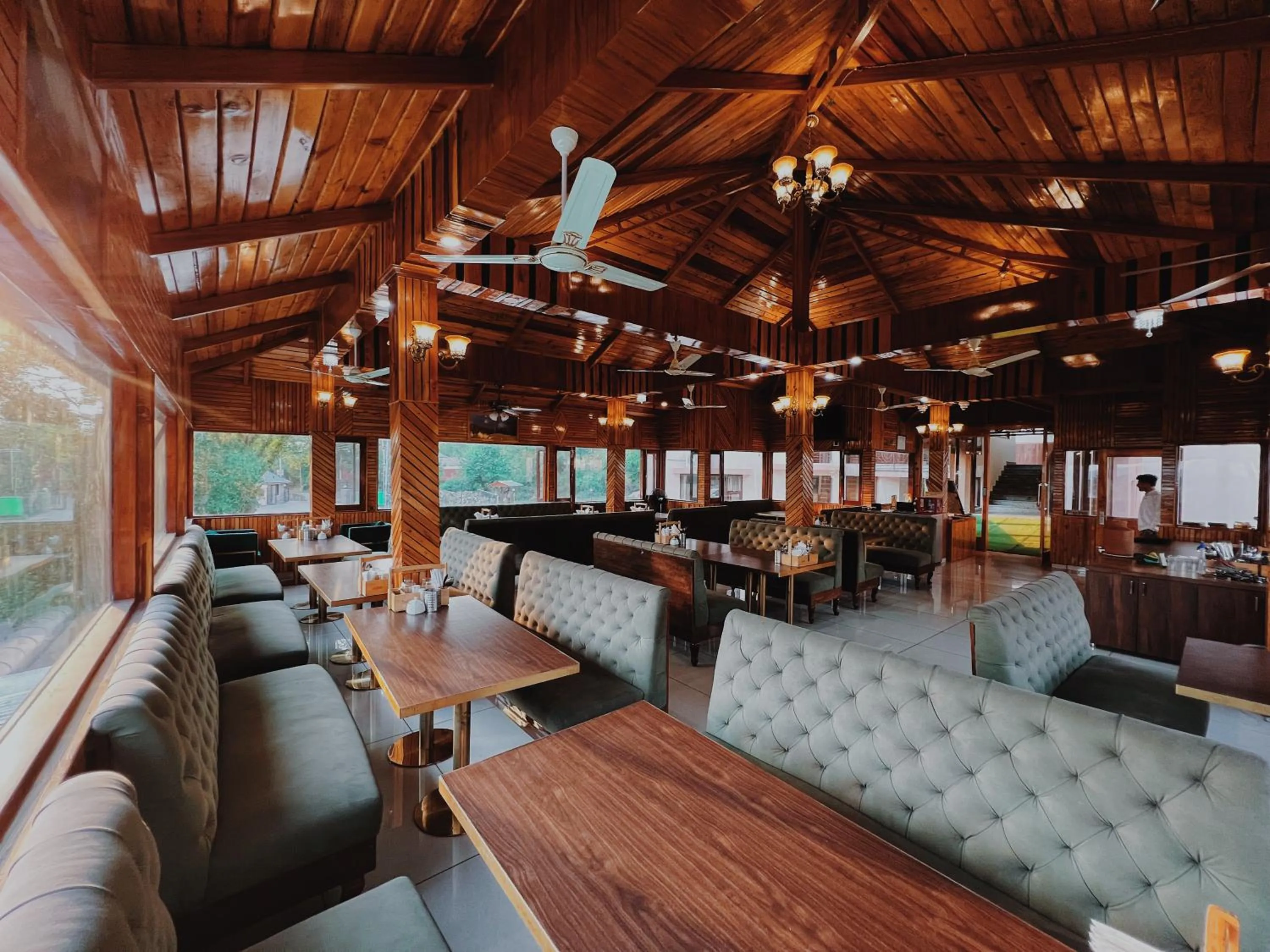 Restaurant/places to eat in Appas Hotel