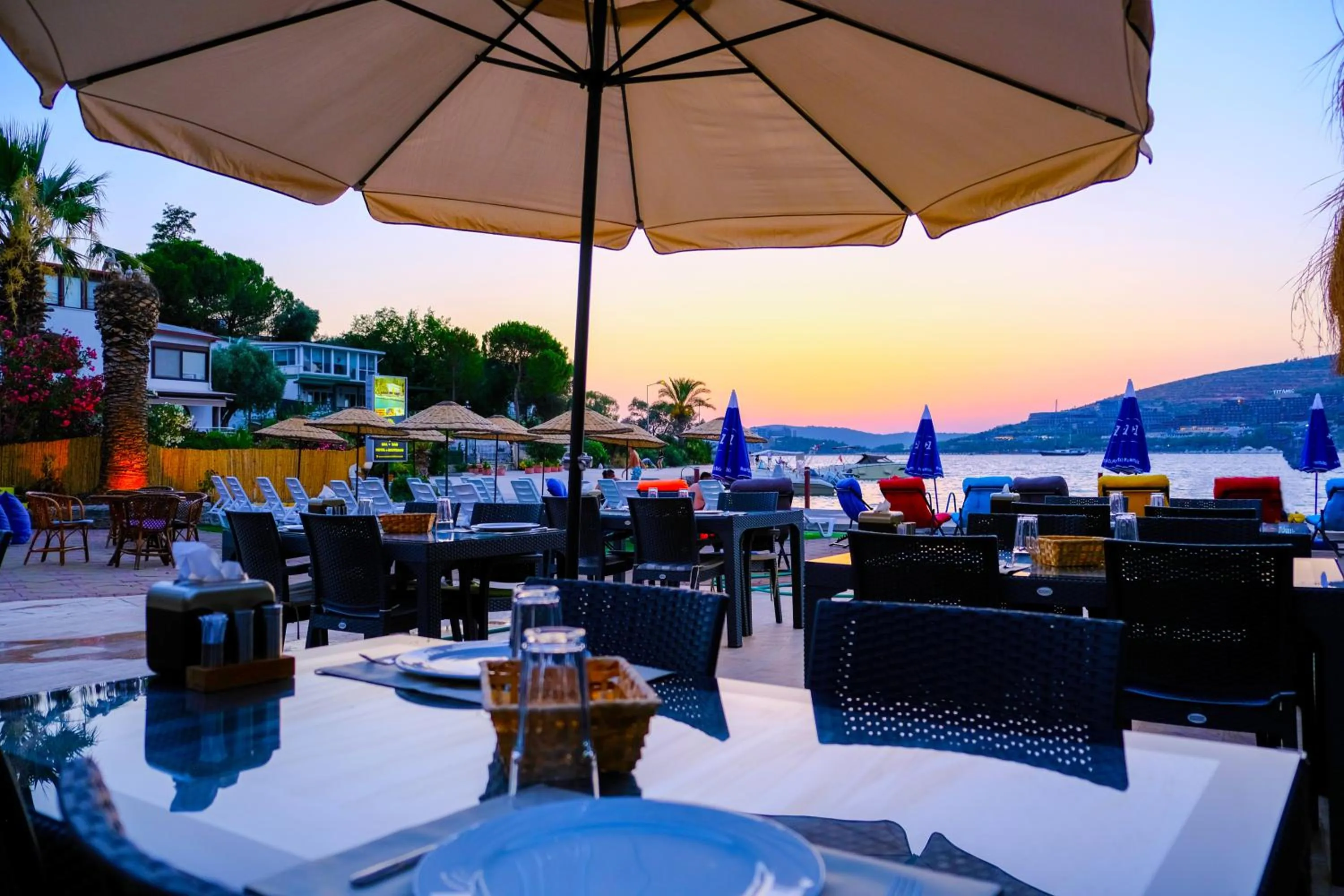 Restaurant/places to eat in Oscar Seaside Hotel & Spa