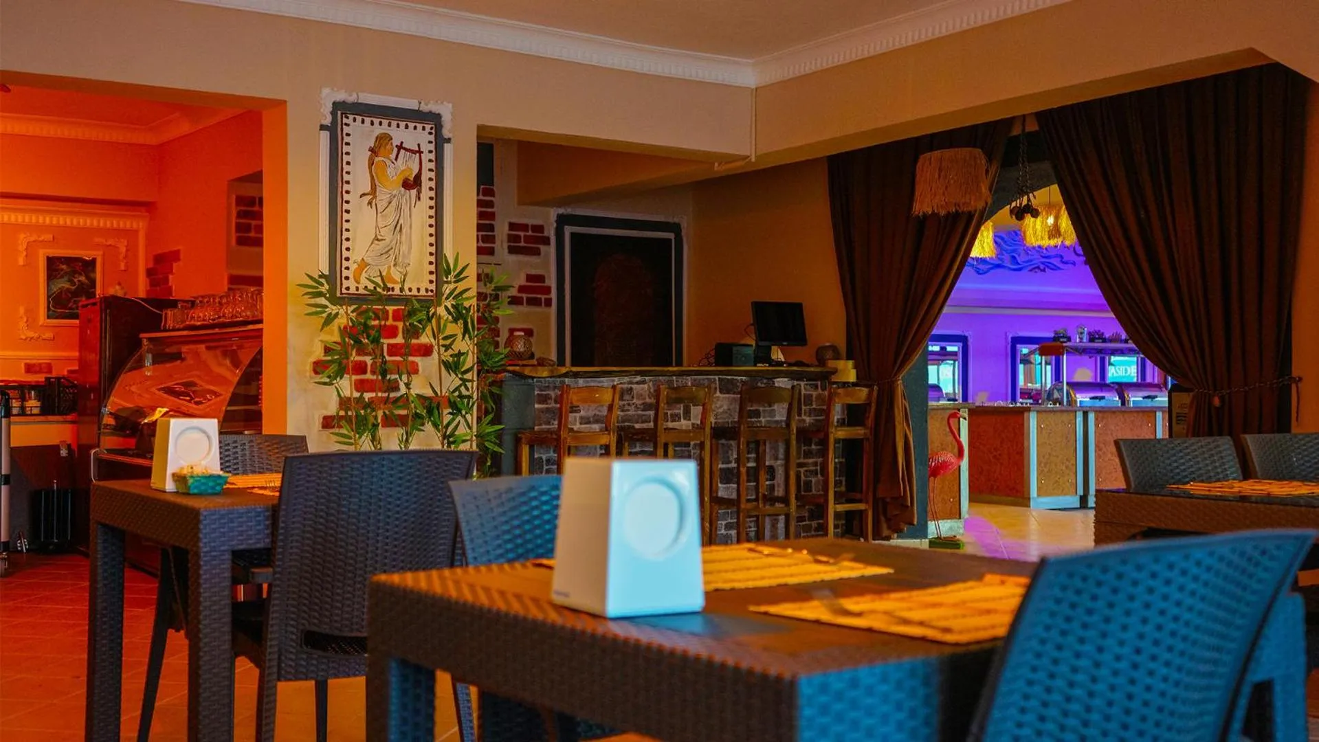 Restaurant/places to eat in Oscar Seaside Hotel & Spa