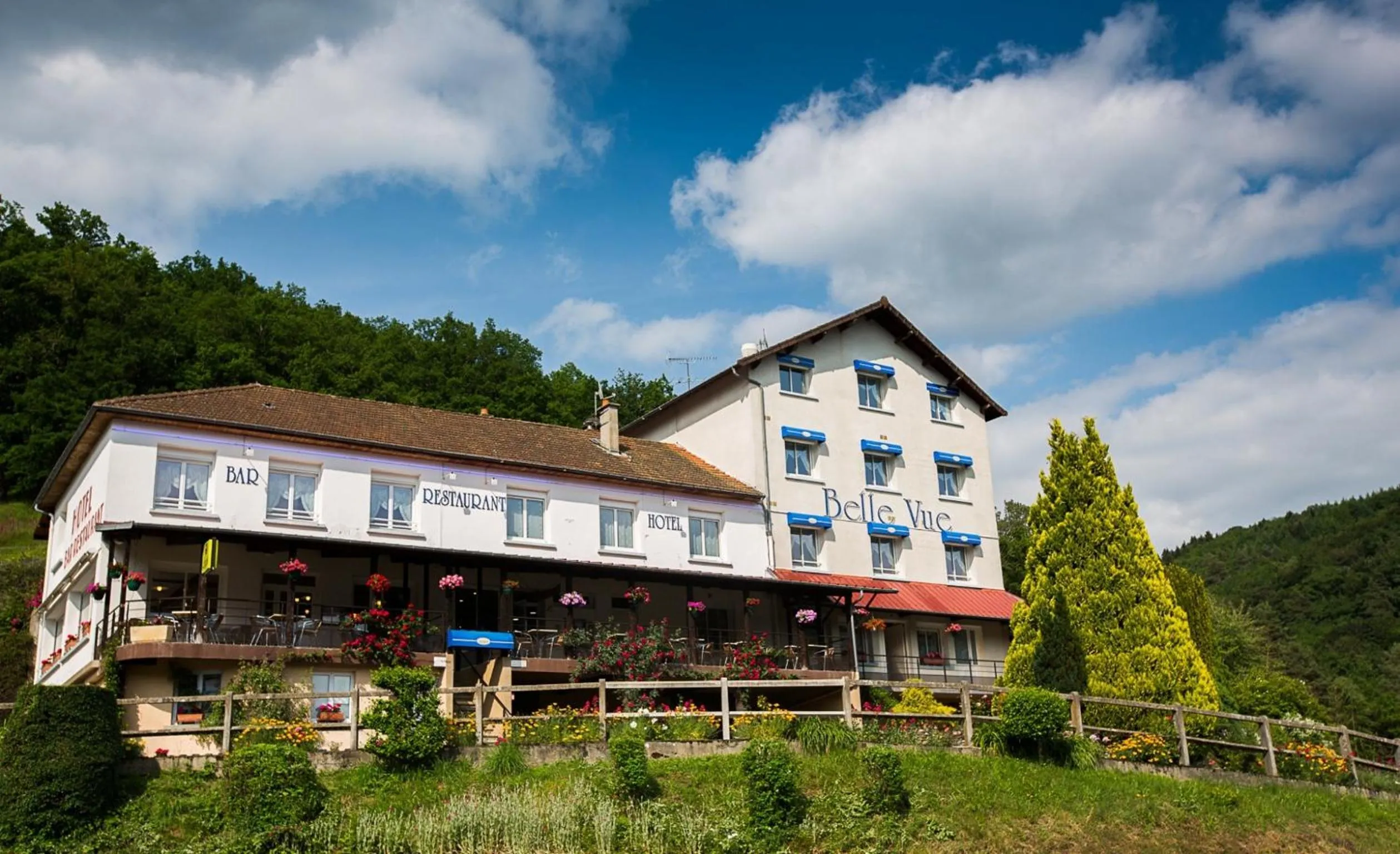 Facade/entrance in Logis Hôtel Belle Vue
