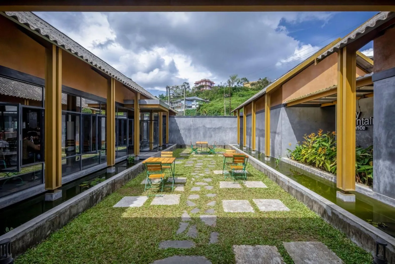 Restaurant/places to eat in Misty Mountain Experience