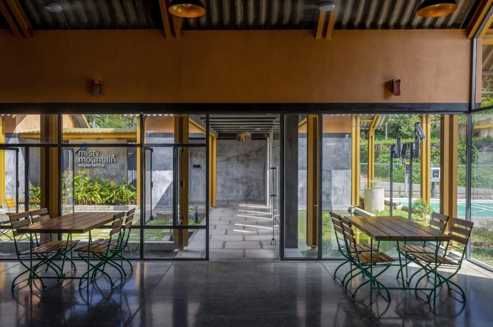 Restaurant/places to eat in Misty Mountain Experience