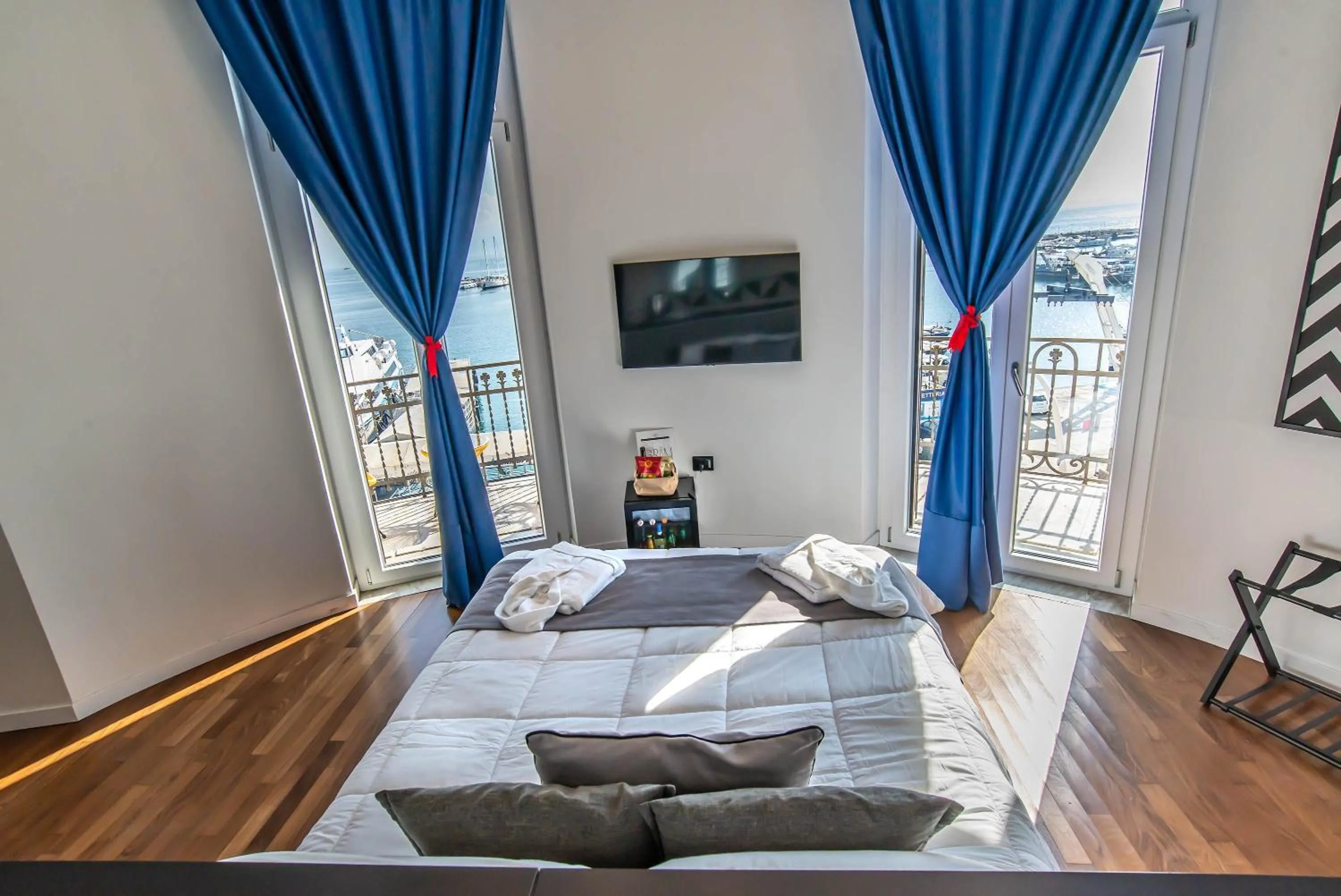 Photo of the whole room, Bed in Gram Suites