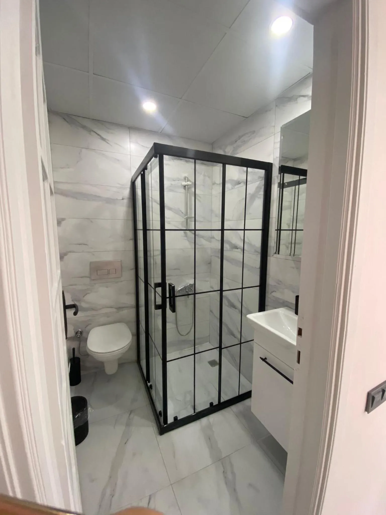 Shower in La Sorella