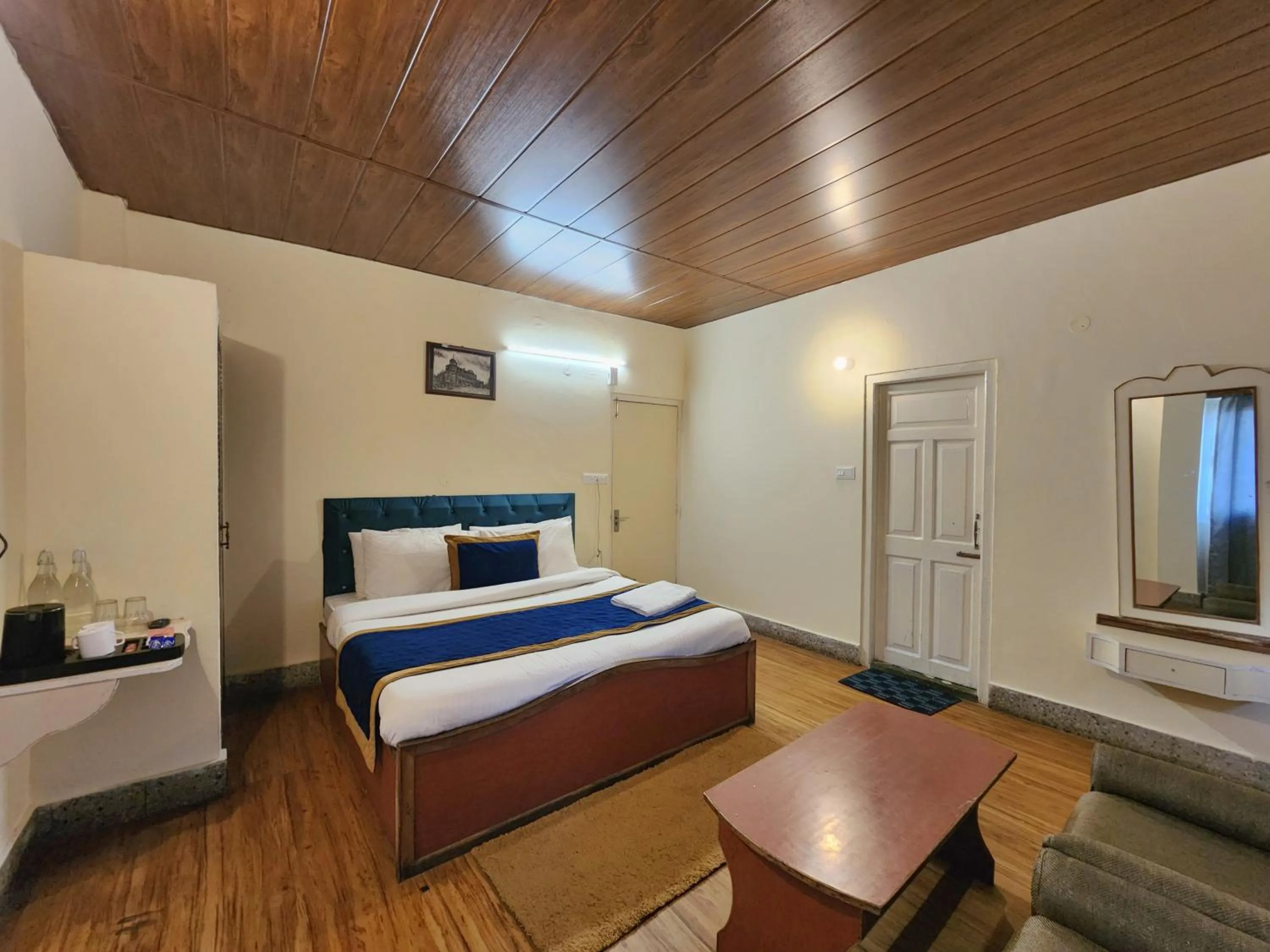 Bed in The Ashoka Inn 300mts walkable from Mall Road