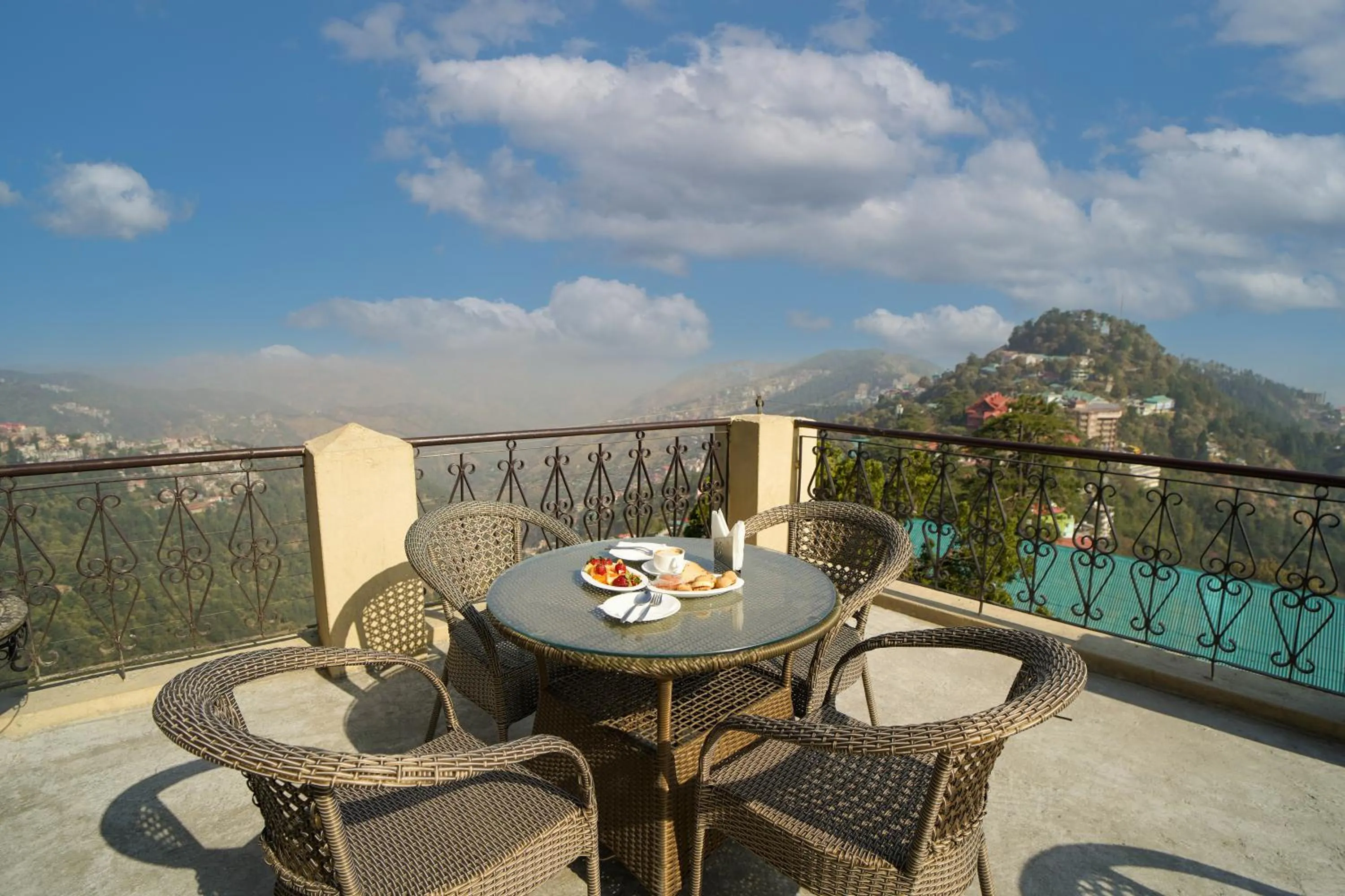 The Ashoka Inn 300mts walkable from Mall Road