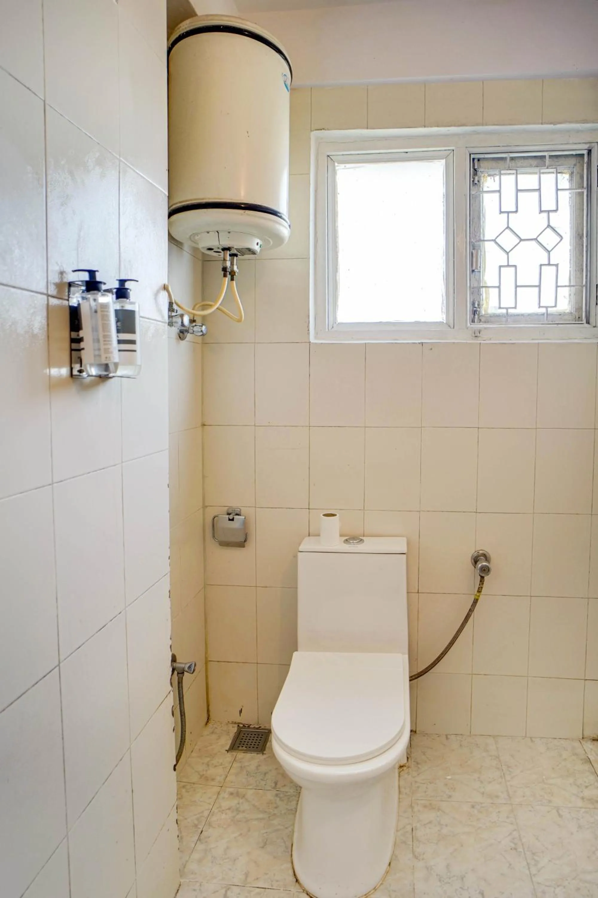 The Ashoka Inn 300mts walkable from Mall Road