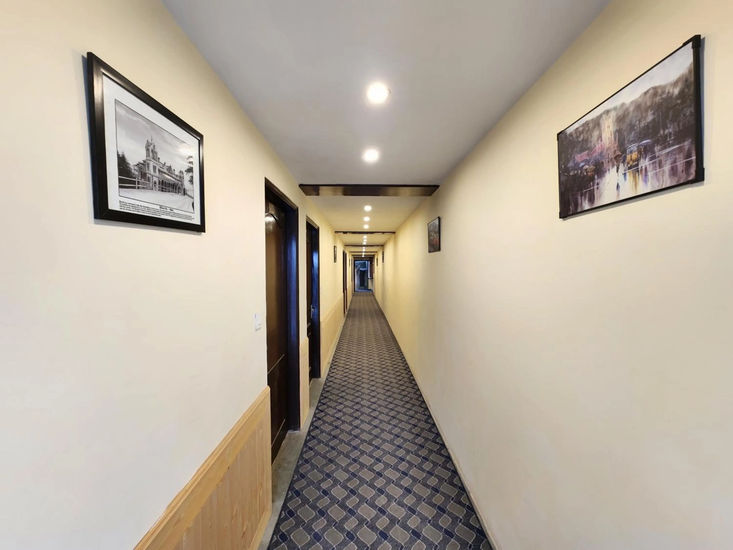 The Ashoka Inn 300mts walkable from Mall Road