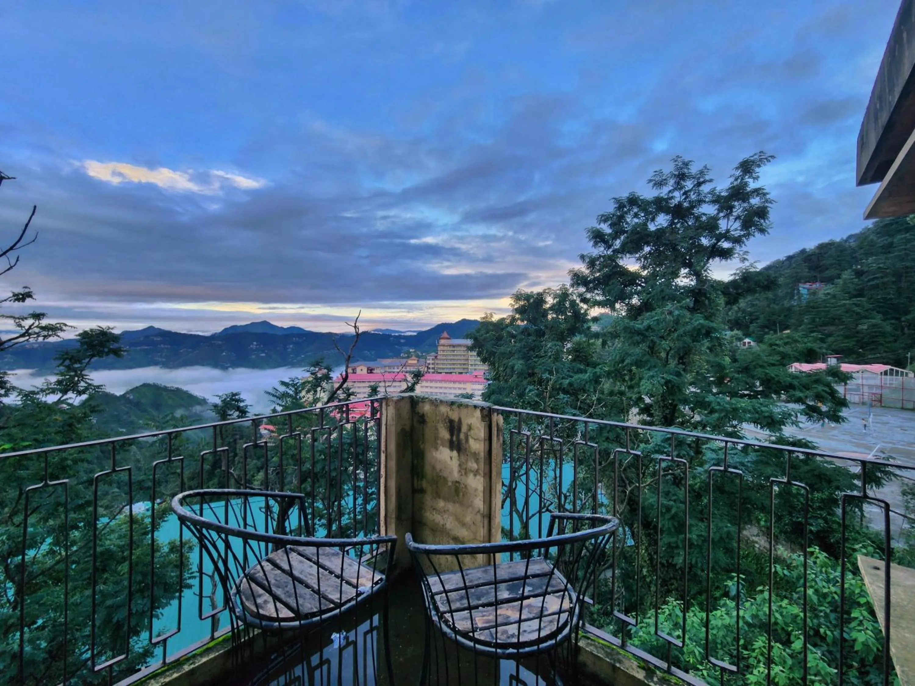 The Ashoka Inn 300mts walkable from Mall Road