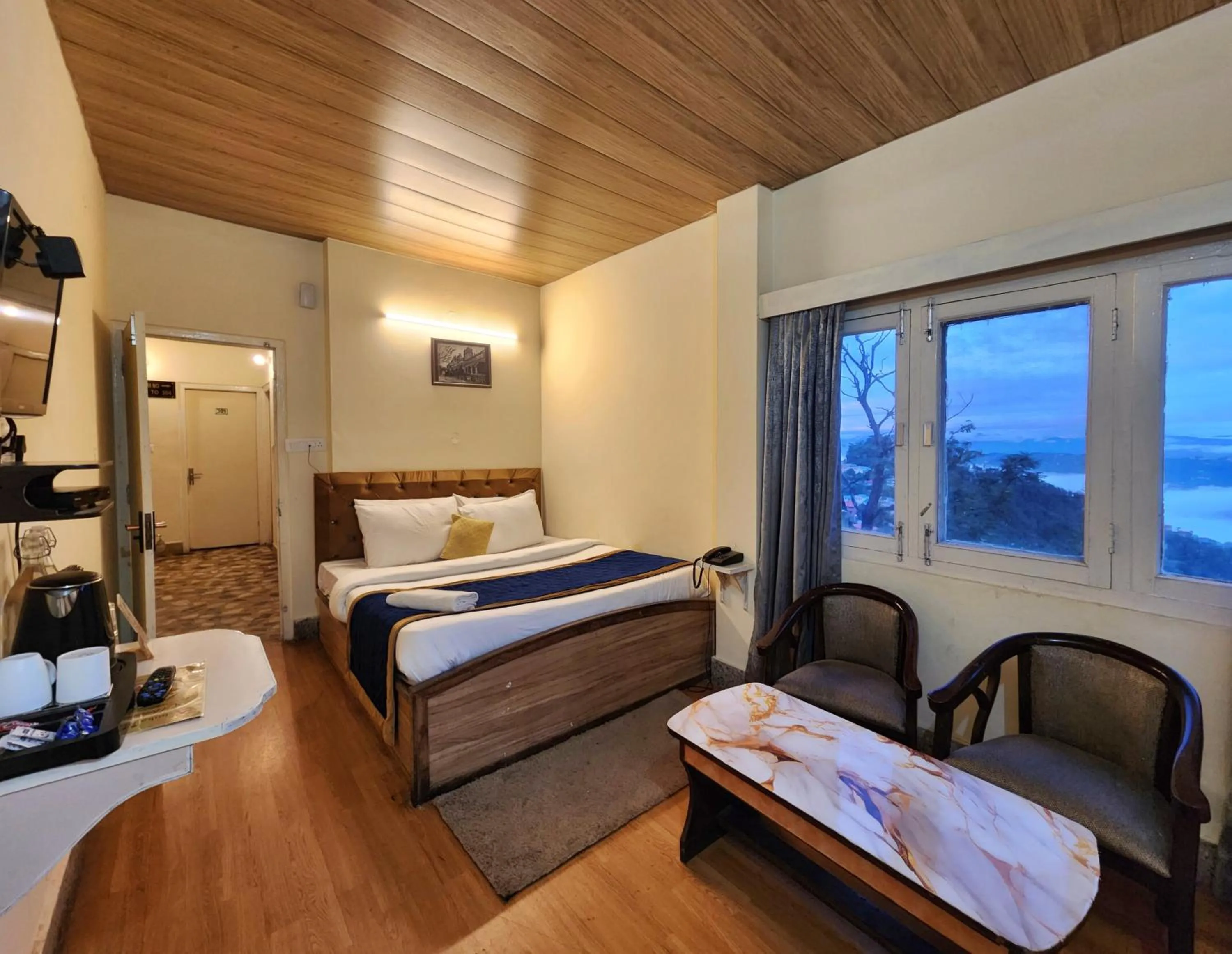 Bed in The Ashoka Inn 300mts walkable from Mall Road