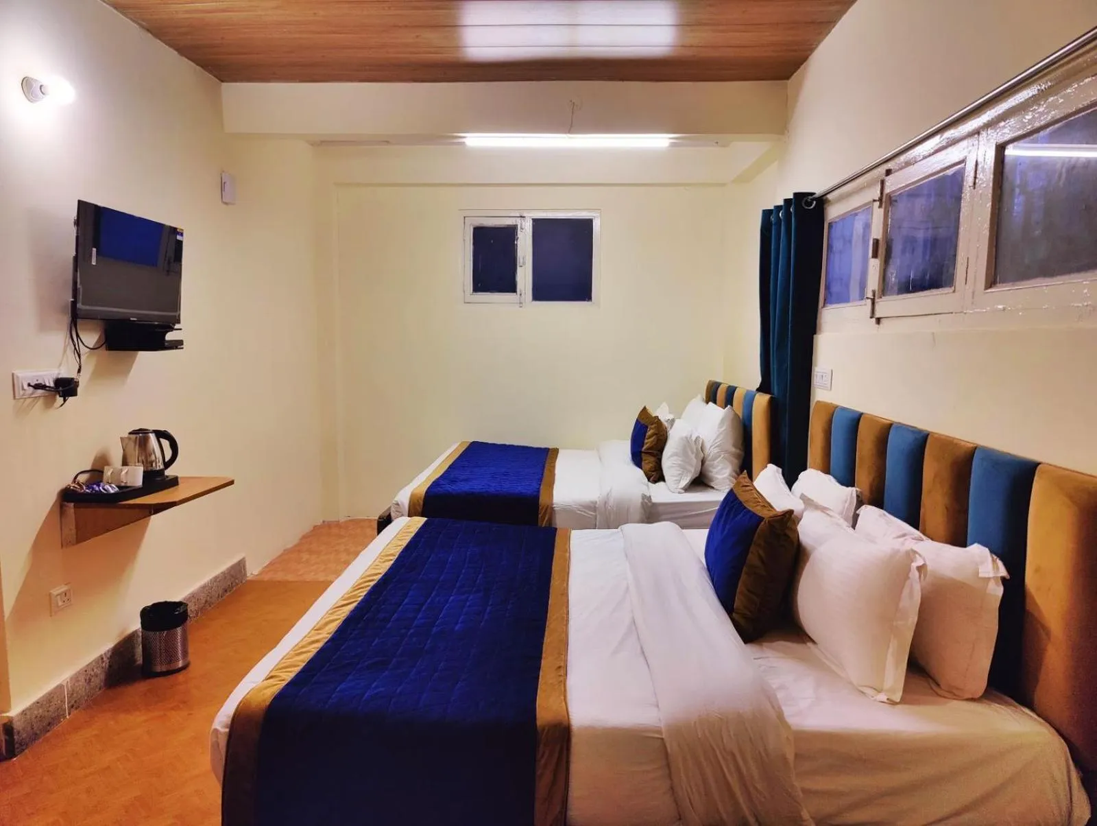 Bed in The Ashoka Inn 300mts walkable from Mall Road